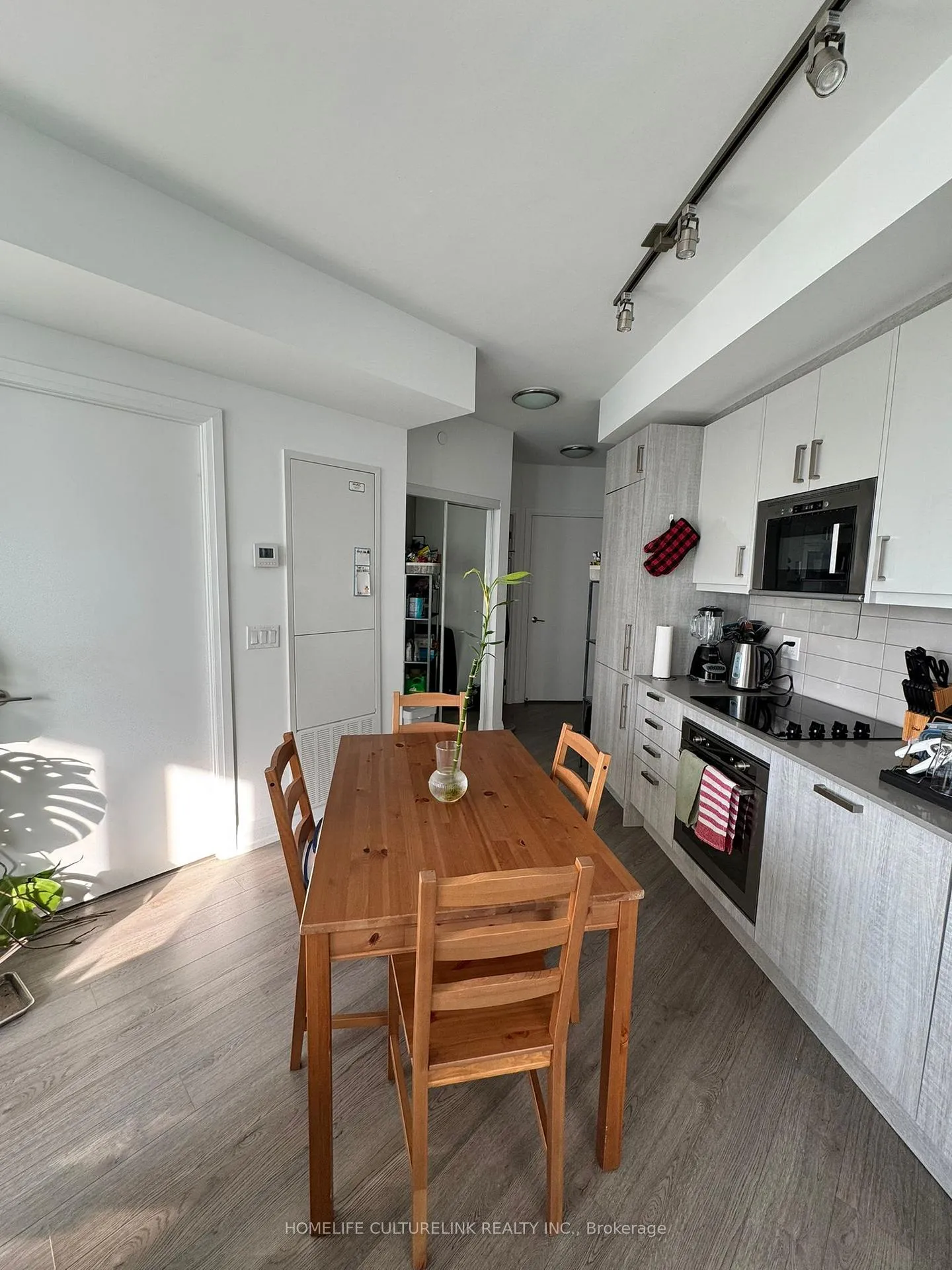 Photo 11 of Unit 3002, 77 Mutual Street, Toronto, Church-Yonge Corridor — HOMEH