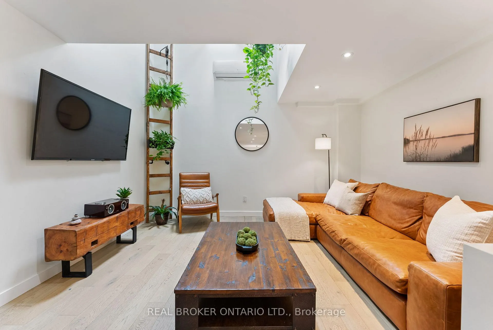 Photo 16 of Unit 2, 23 Macaulay Street W, Hamilton, North End — HOMEH