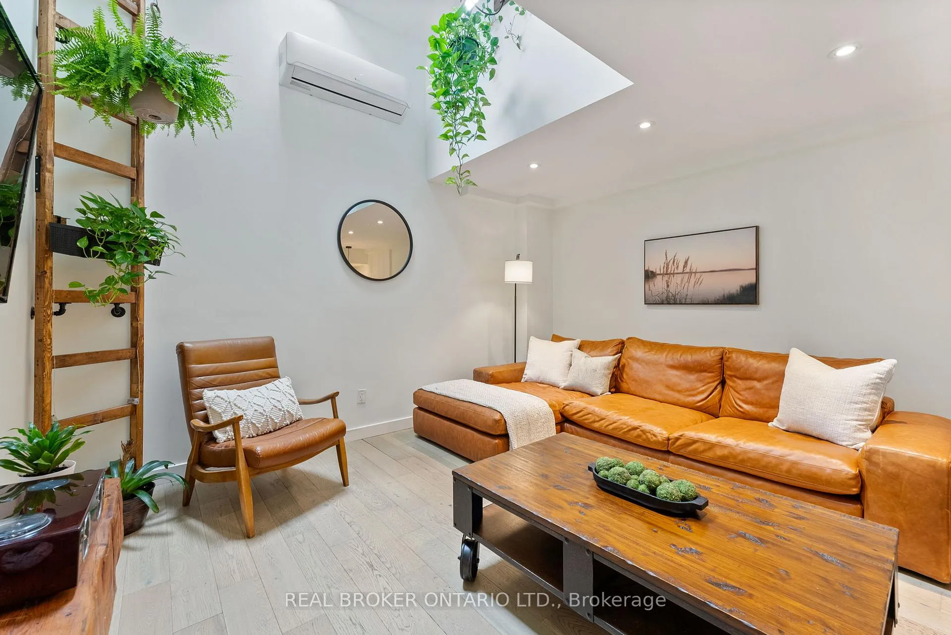 Photo 17 of Unit 2, 23 Macaulay Street W, Hamilton, North End — HOMEH