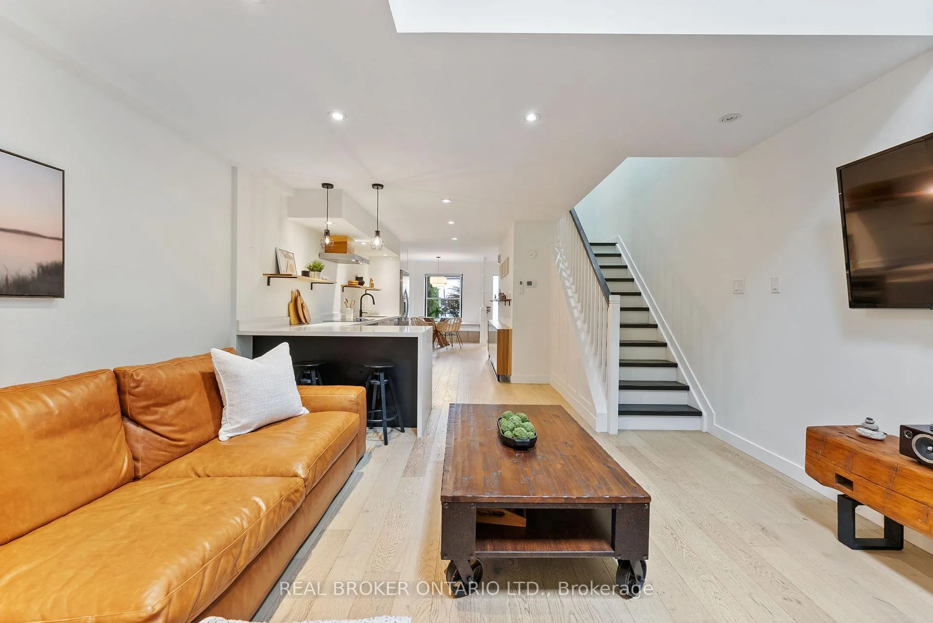 Photo 18 of Unit 2, 23 Macaulay Street W, Hamilton, North End — HOMEH