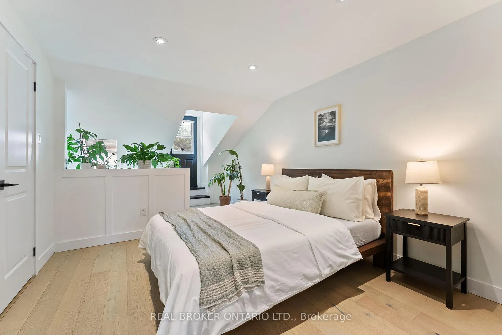 Photo 19 of Unit 2, 23 Macaulay Street W, Hamilton, North End — HOMEH