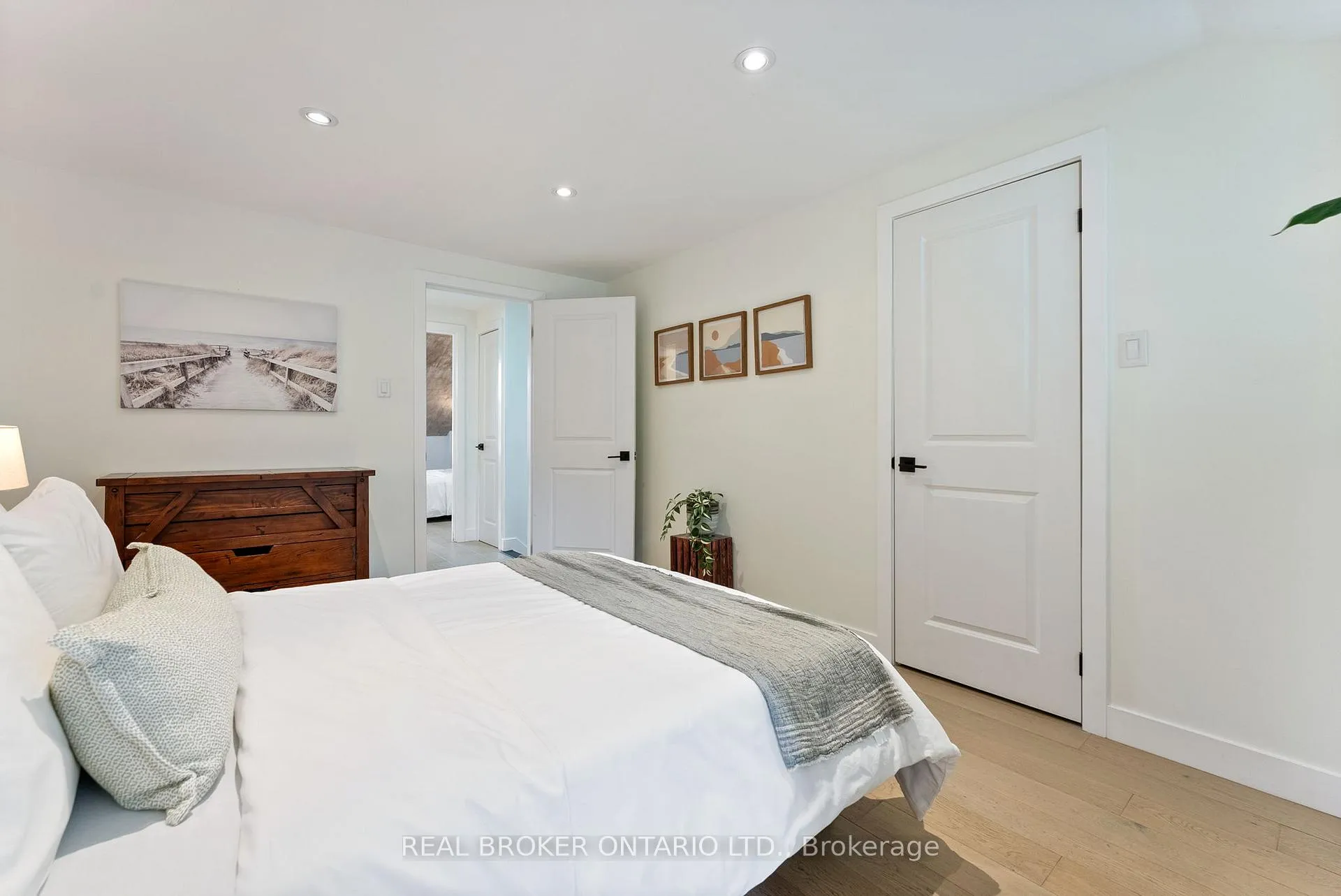 Photo 21 of Unit 2, 23 Macaulay Street W, Hamilton, North End — HOMEH