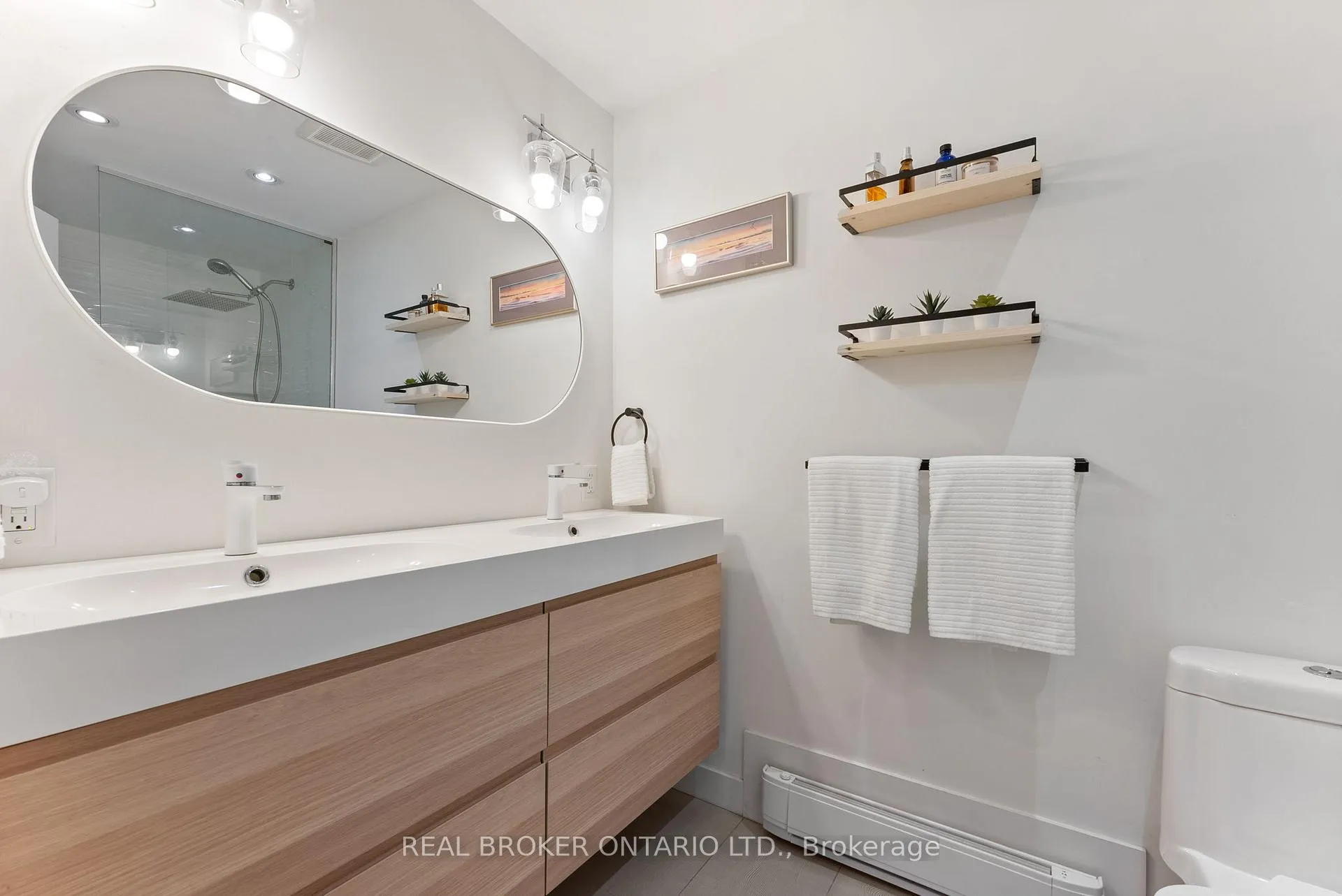 Photo 22 of Unit 2, 23 Macaulay Street W, Hamilton, North End — HOMEH