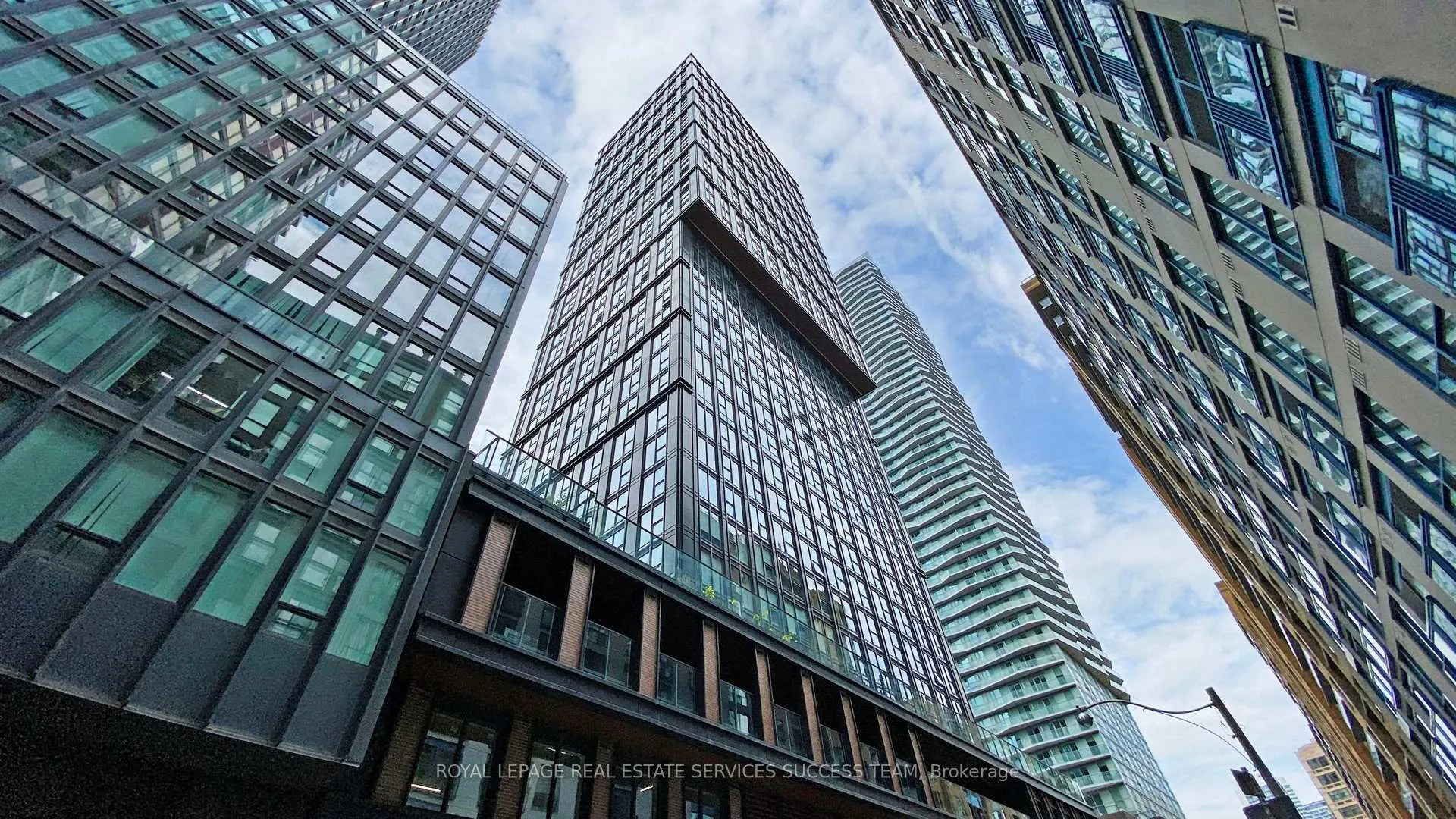 Front of Unit 903, 82 Dalhousie Street