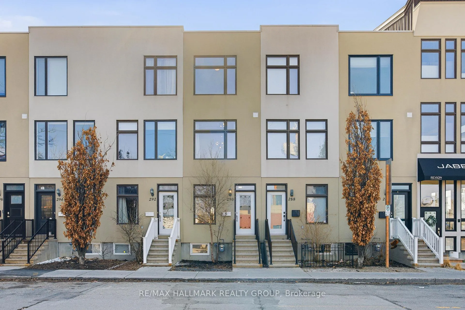 Front of 290 Cambridge Street N