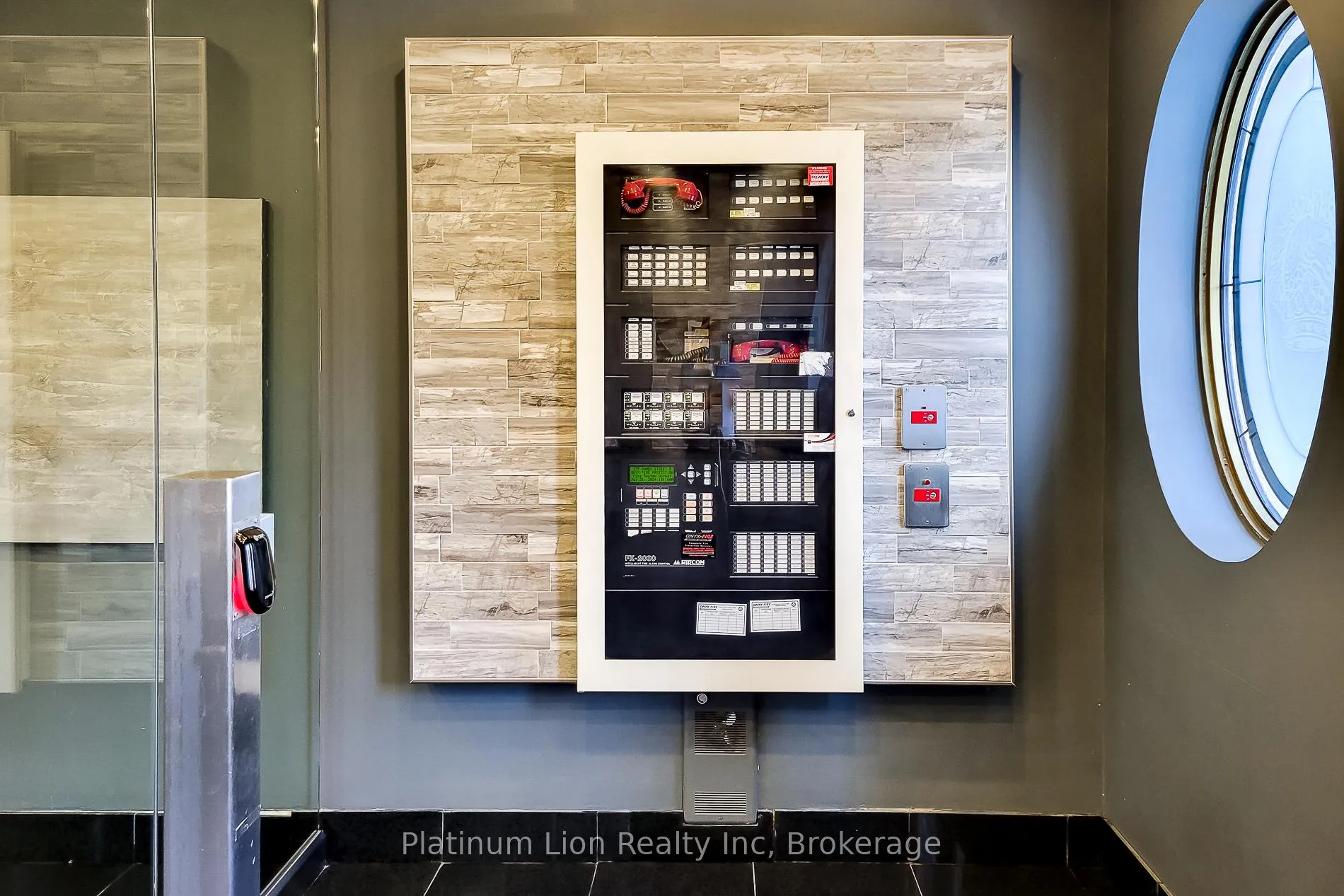 Photo 7 of Unit 402, 135 James Street S, Hamilton, Corktown — HOMEH