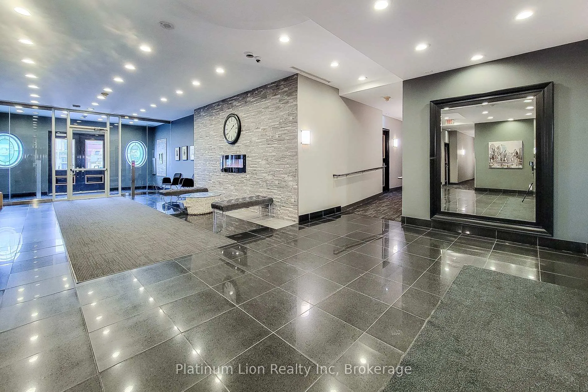 Photo 8 of Unit 402, 135 James Street S, Hamilton, Corktown — HOMEH