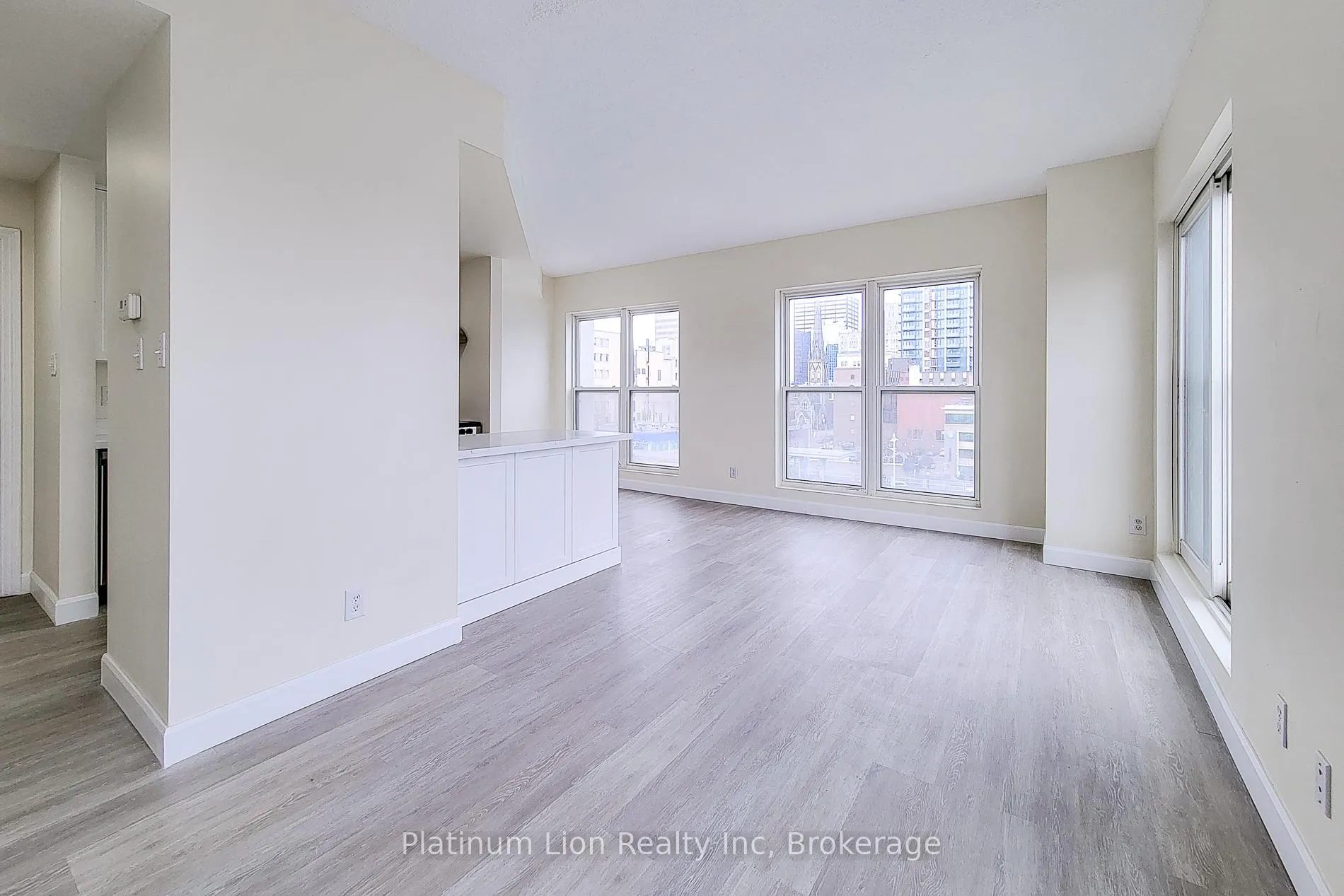 Photo 14 of Unit 402, 135 James Street S, Hamilton, Corktown — HOMEH
