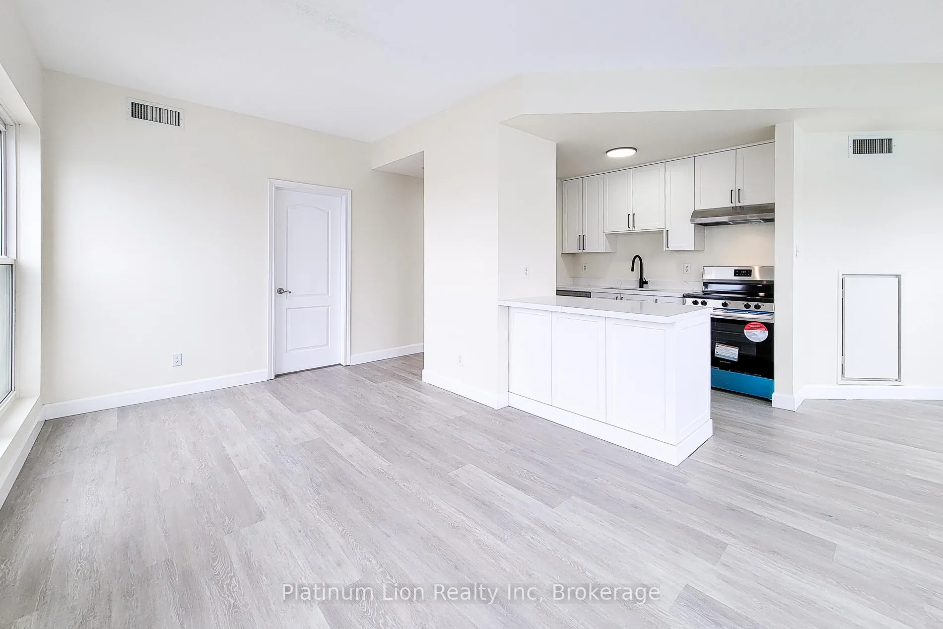 Photo 15 of Unit 402, 135 James Street S, Hamilton, Corktown — HOMEH