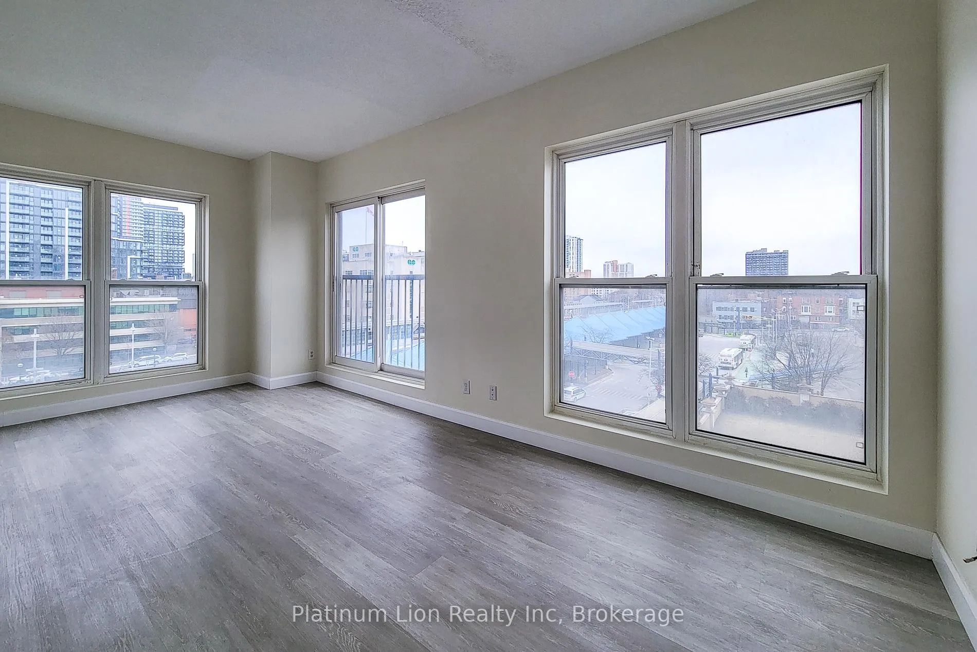 Photo 16 of Unit 402, 135 James Street S, Hamilton, Corktown — HOMEH