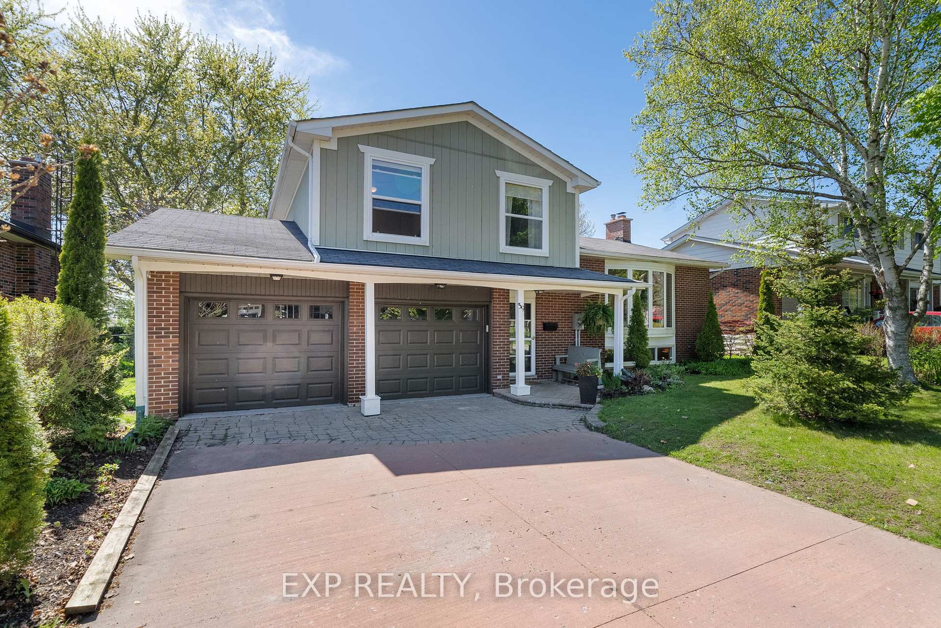 Photo 2 of 39 Bayview Crescent, Cobourg — HOMEH