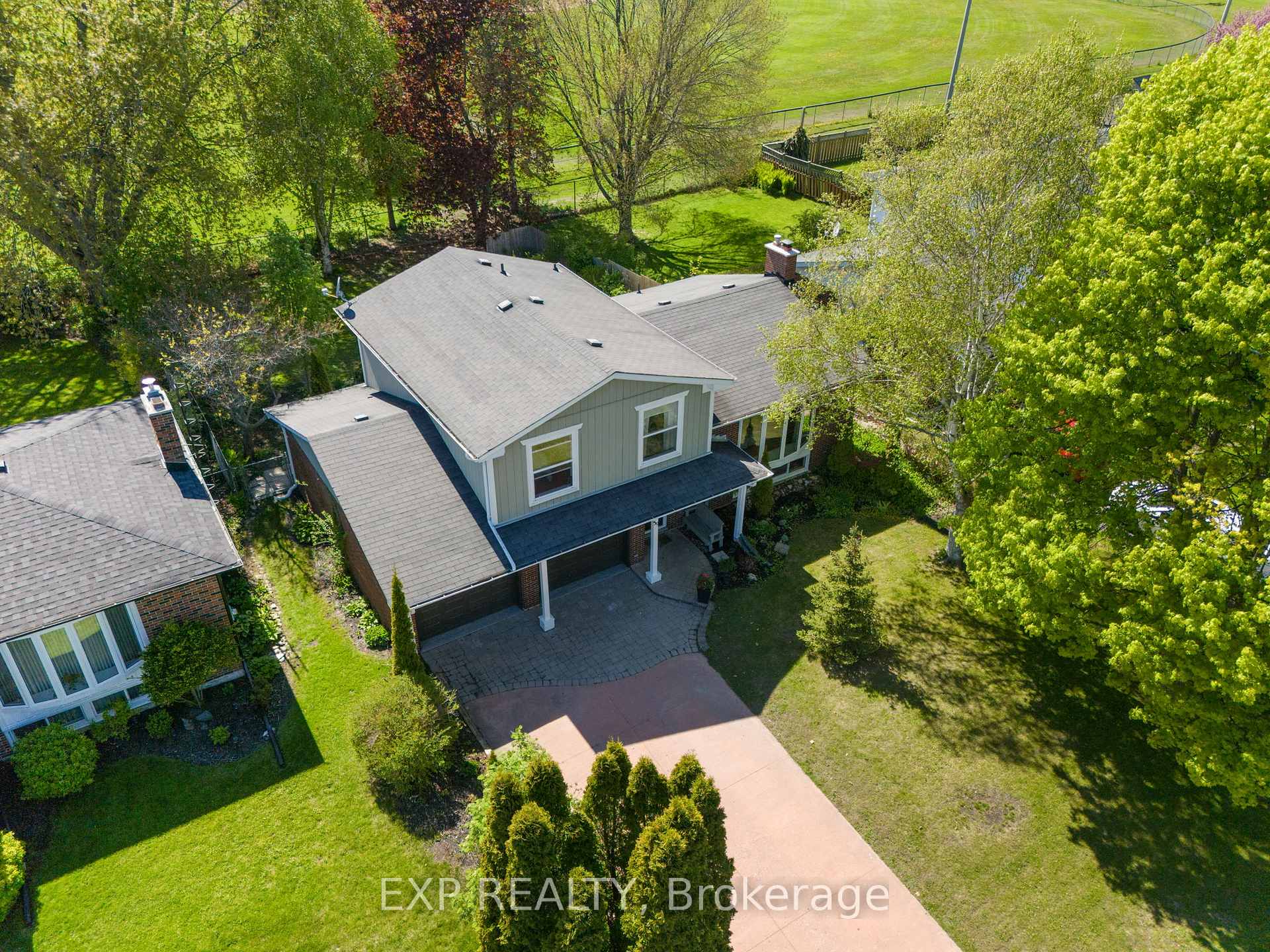 Photo 3 of 39 Bayview Crescent, Cobourg — HOMEH