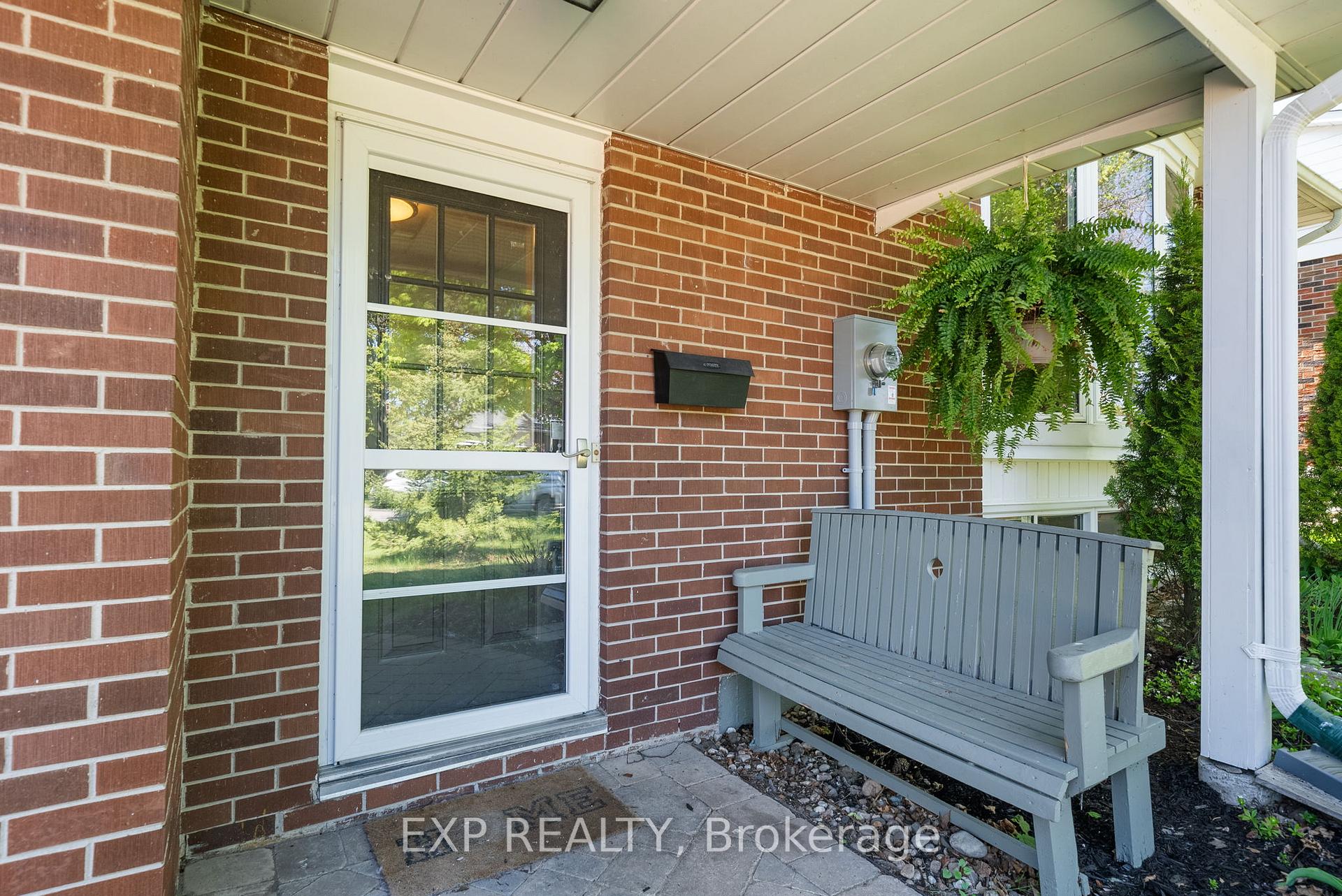 Photo 4 of 39 Bayview Crescent, Cobourg — HOMEH