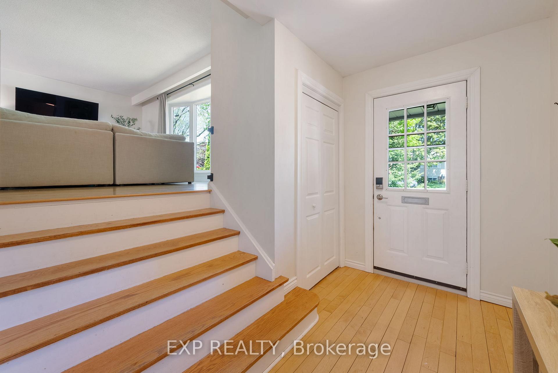 Photo 5 of 39 Bayview Crescent, Cobourg — HOMEH
