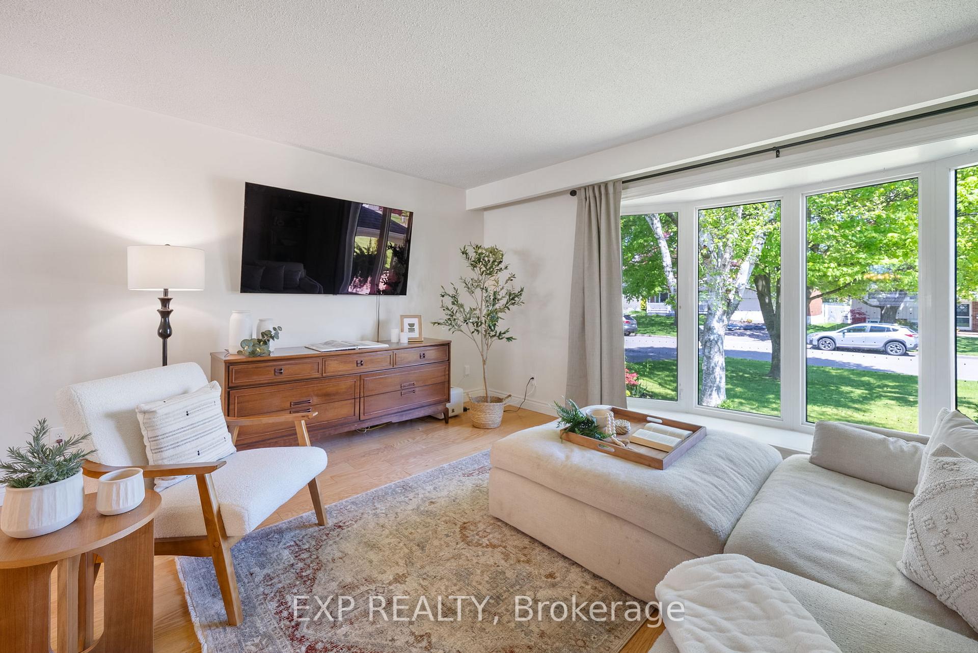 Photo 8 of 39 Bayview Crescent, Cobourg — HOMEH