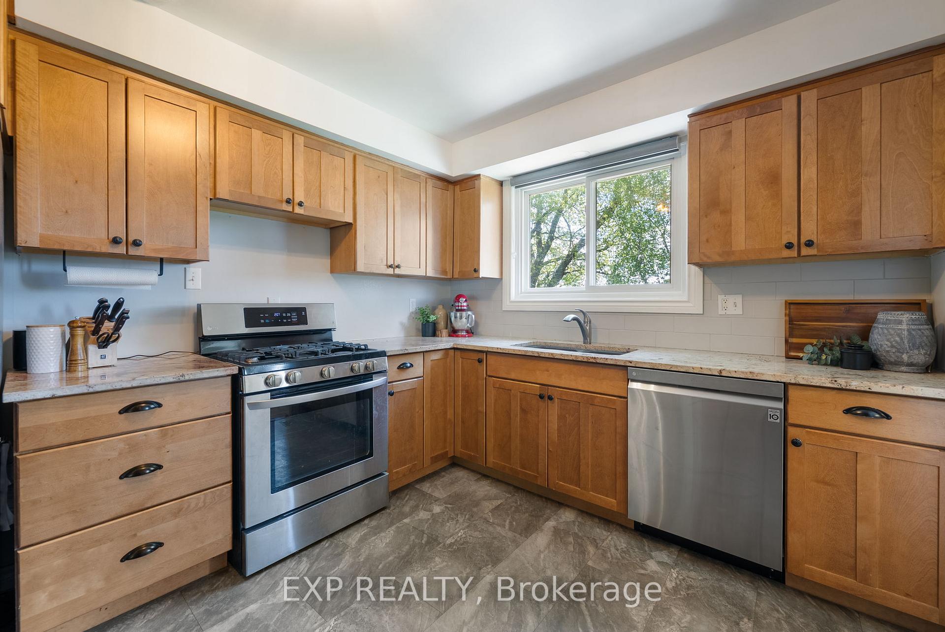 Photo 11 of 39 Bayview Crescent, Cobourg — HOMEH