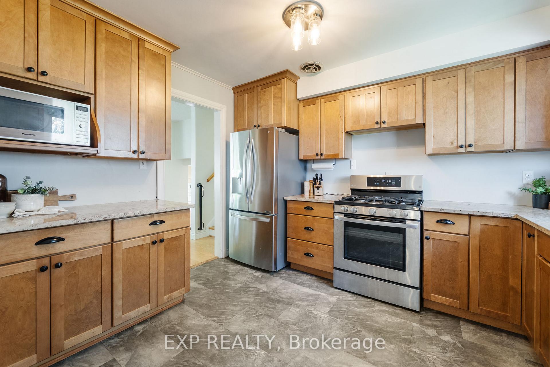Photo 12 of 39 Bayview Crescent, Cobourg — HOMEH