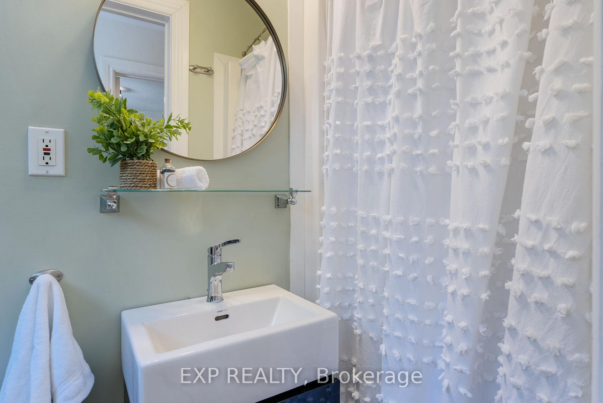 Photo 13 of 39 Bayview Crescent, Cobourg — HOMEH