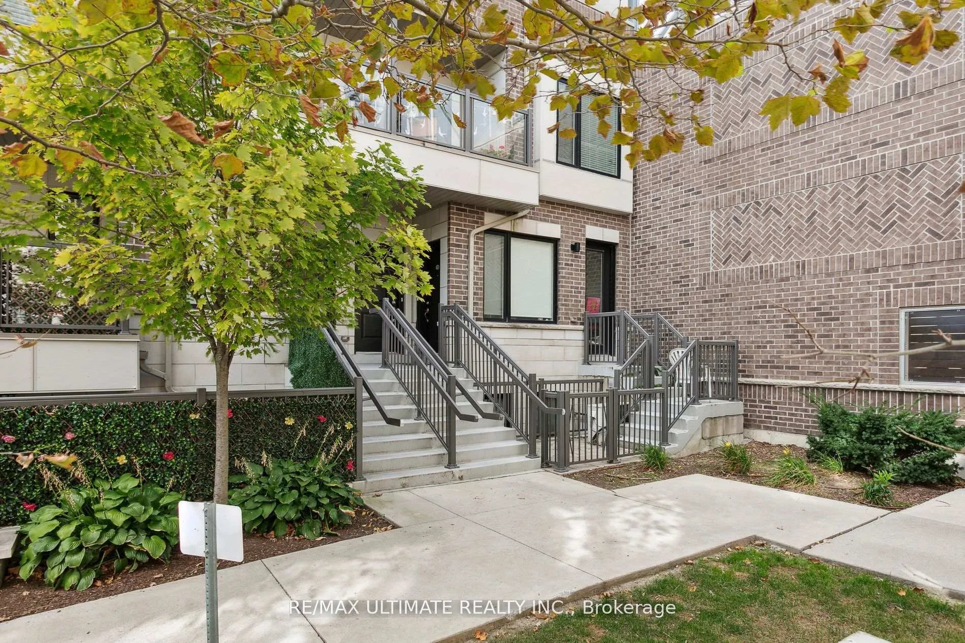 Front of Unit 422, 8 Drummond Street