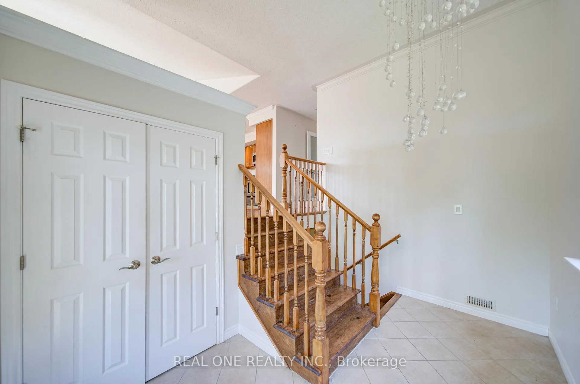 Photo 5 of 105 Milroy Drive, Peterborough, Northcrest Ward 5 — HOMEH