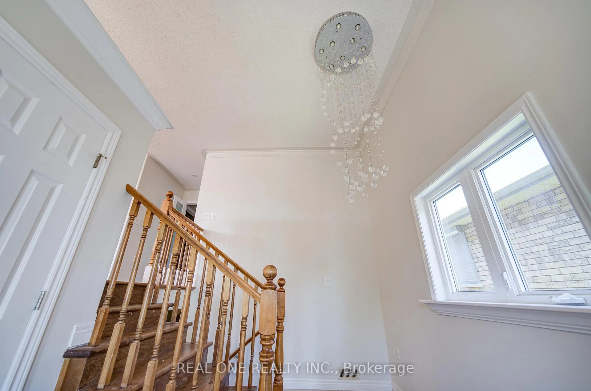Photo 6 of 105 Milroy Drive, Peterborough, Northcrest Ward 5 — HOMEH