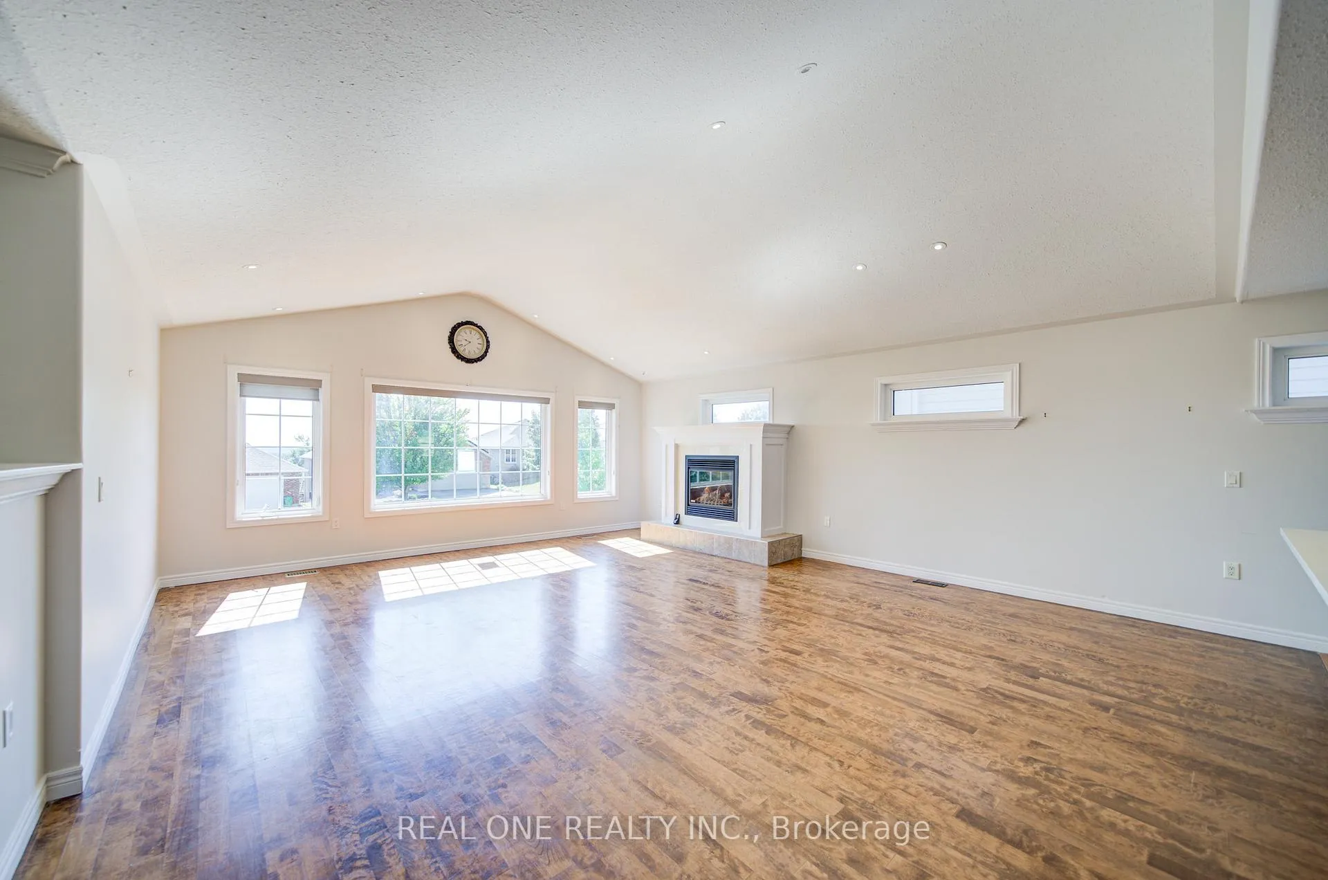 Photo 8 of 105 Milroy Drive, Peterborough, Northcrest Ward 5 — HOMEH