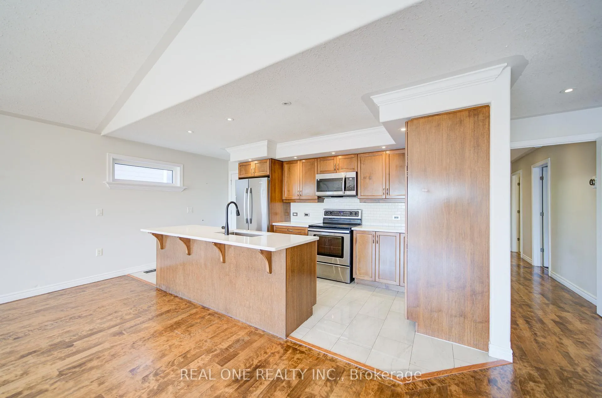 Photo 11 of 105 Milroy Drive, Peterborough, Northcrest Ward 5 — HOMEH