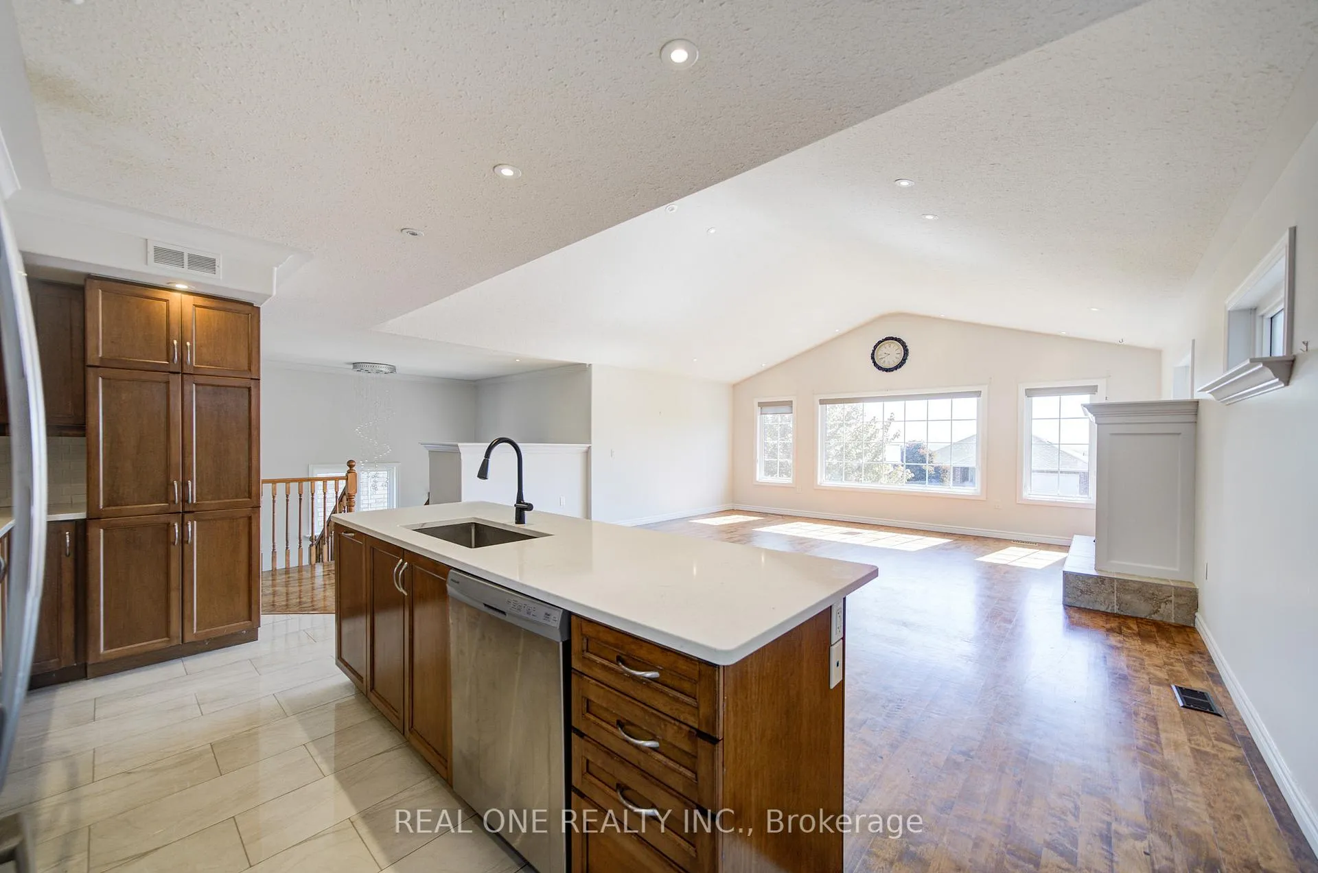Photo 12 of 105 Milroy Drive, Peterborough, Northcrest Ward 5 — HOMEH