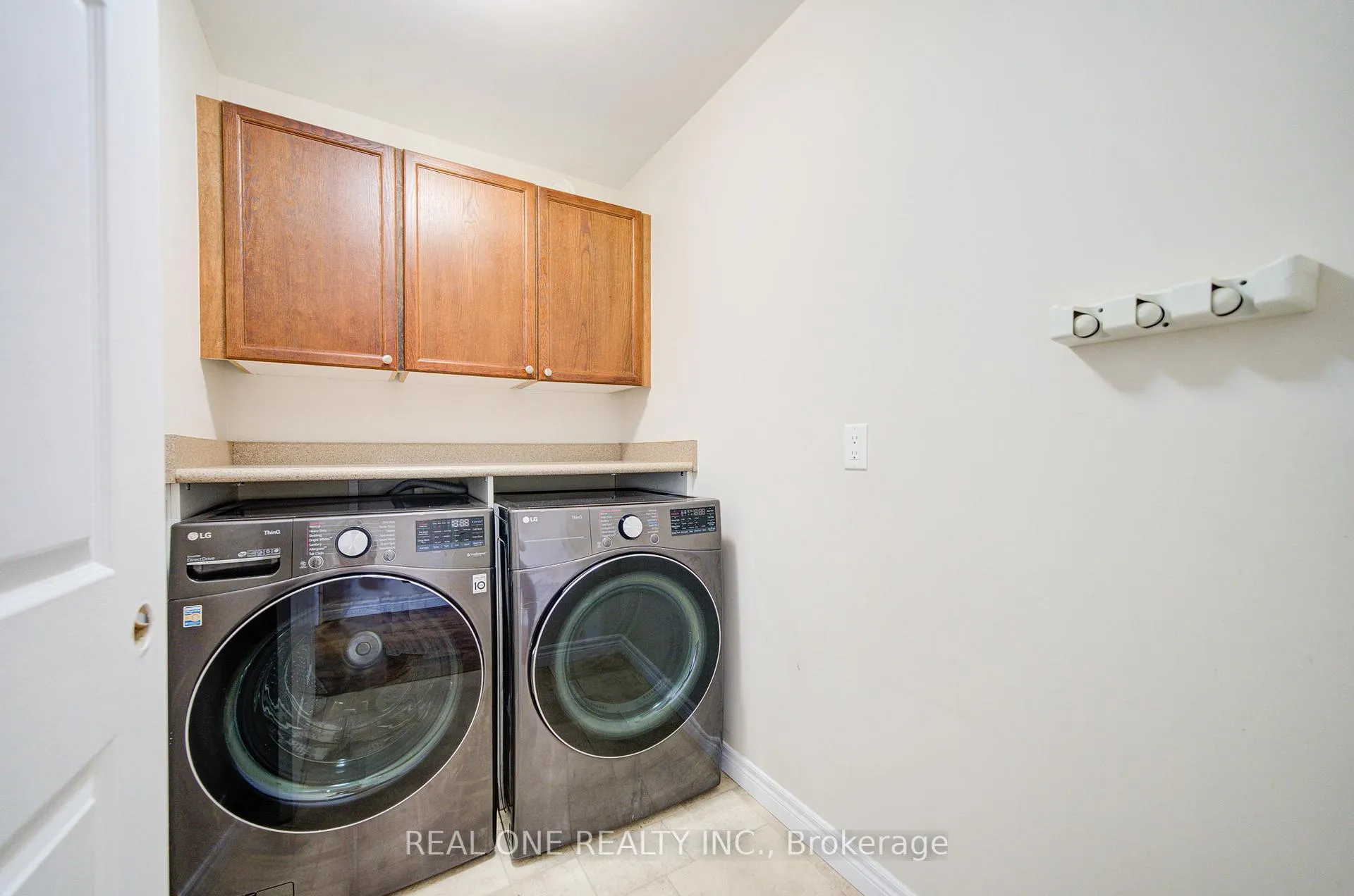 Photo 14 of 105 Milroy Drive, Peterborough, Northcrest Ward 5 — HOMEH