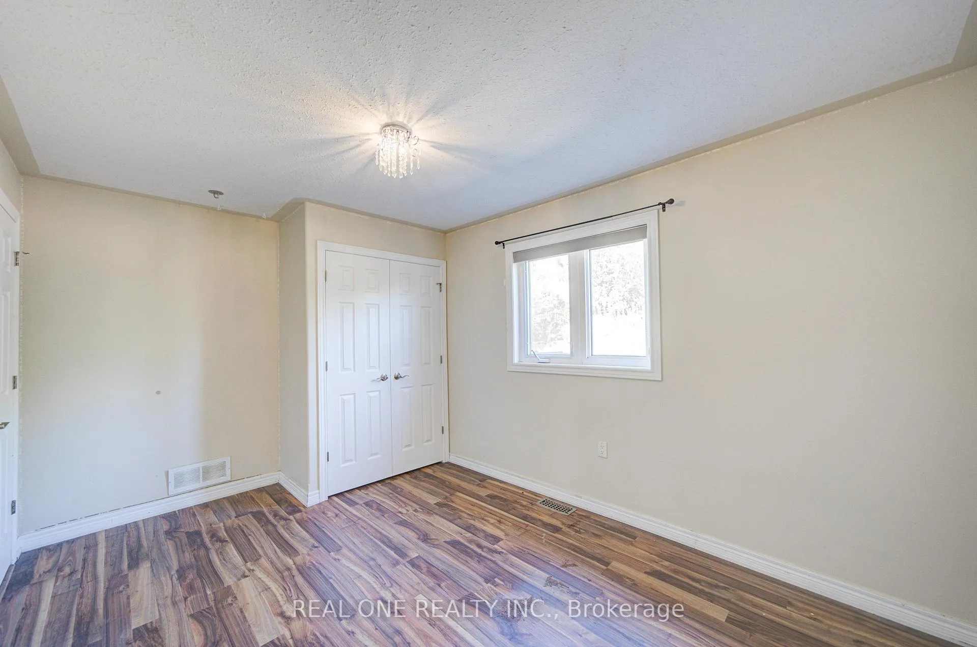 Photo 21 of 105 Milroy Drive, Peterborough, Northcrest Ward 5 — HOMEH