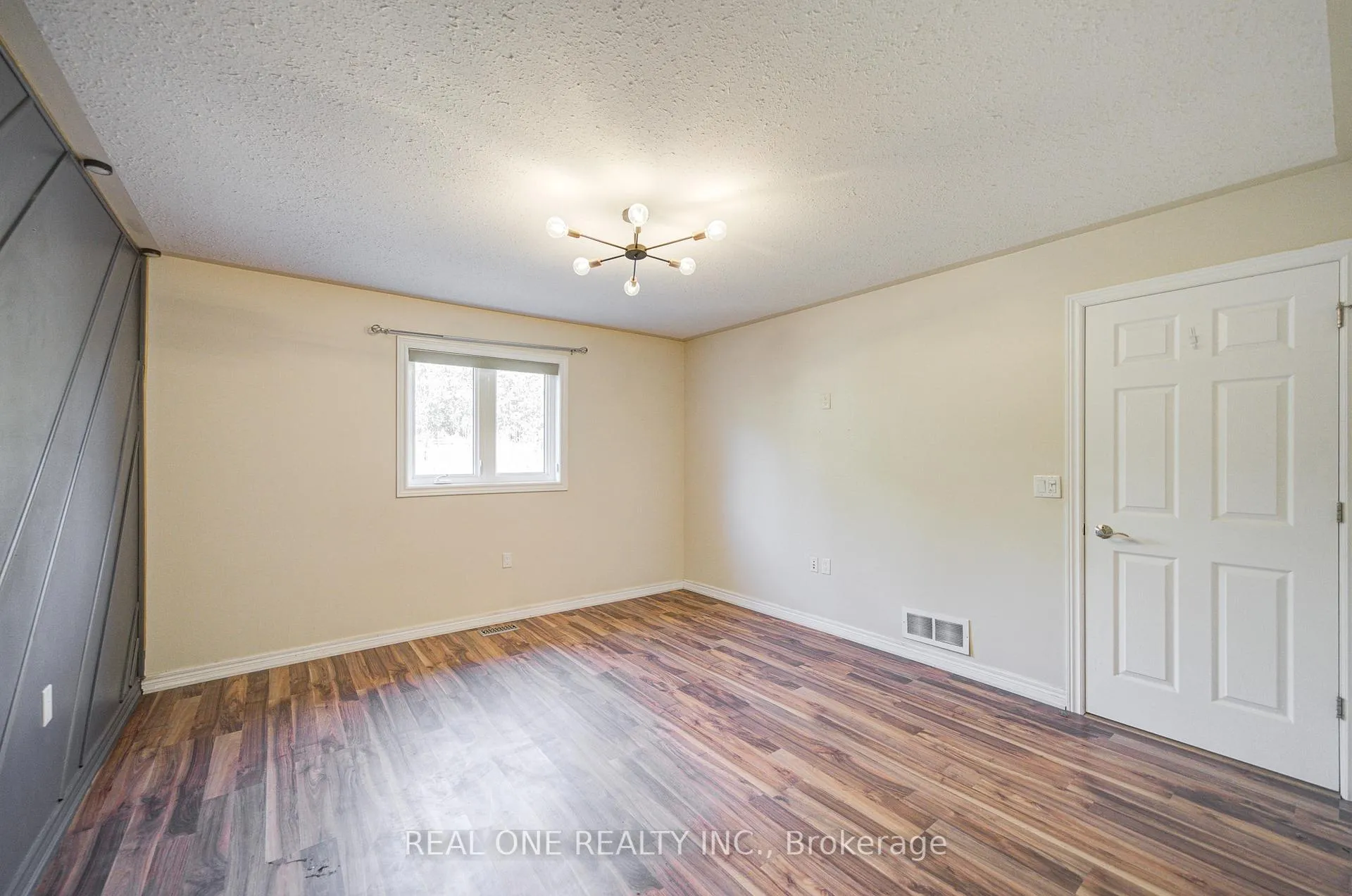 Photo 22 of 105 Milroy Drive, Peterborough, Northcrest Ward 5 — HOMEH