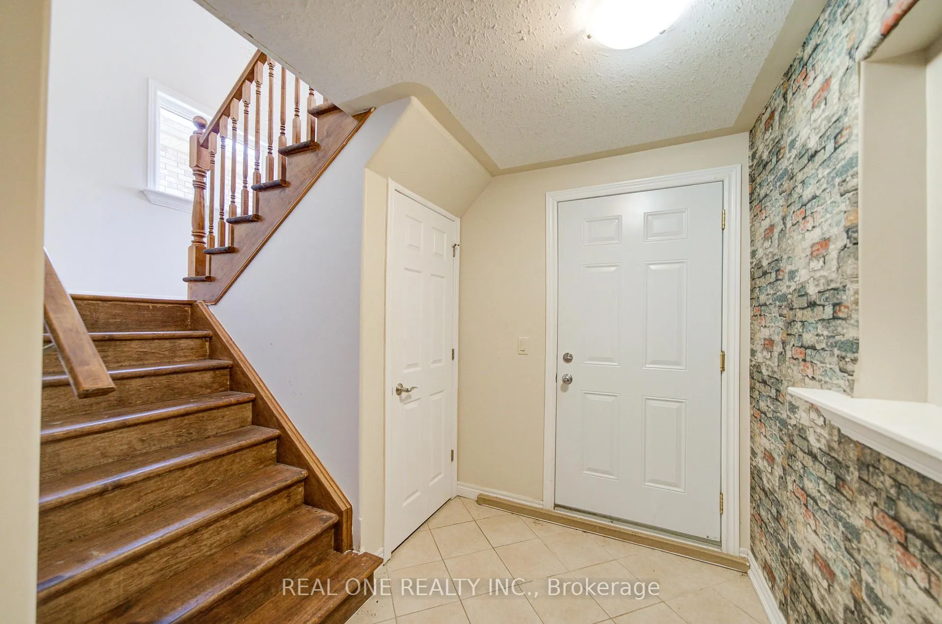 Photo 25 of 105 Milroy Drive, Peterborough, Northcrest Ward 5 — HOMEH