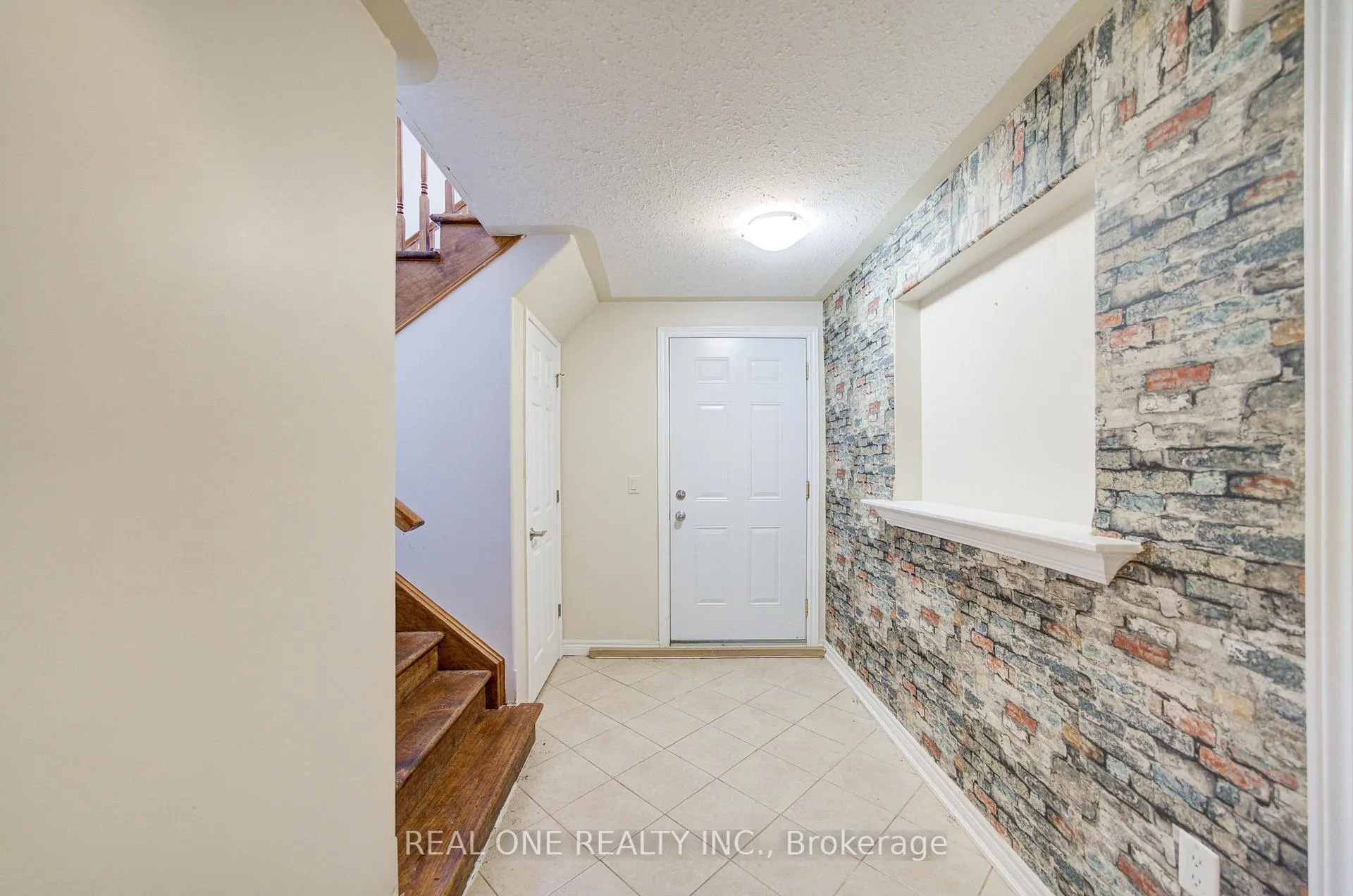 Photo 26 of 105 Milroy Drive, Peterborough, Northcrest Ward 5 — HOMEH