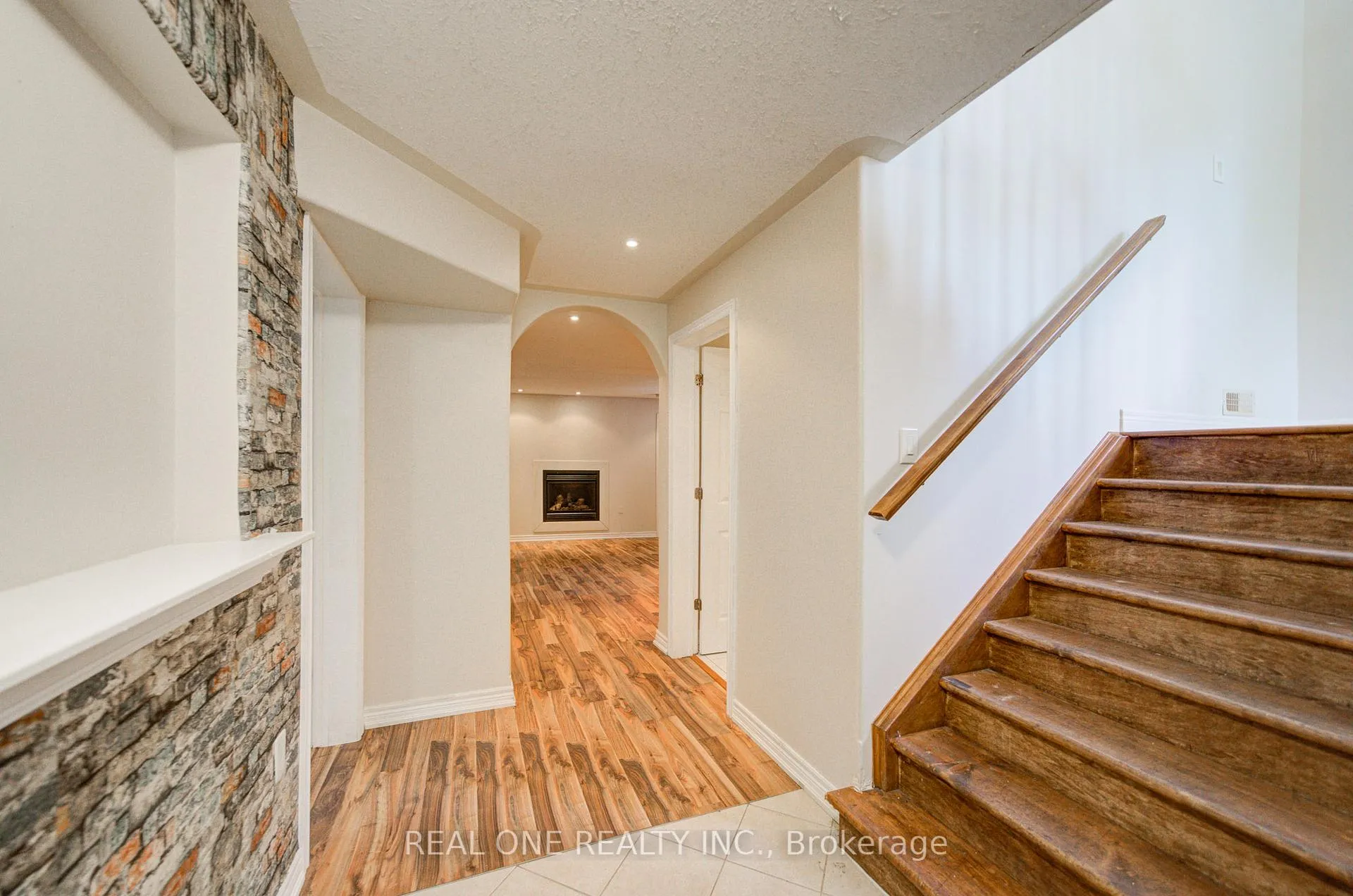 Photo 27 of 105 Milroy Drive, Peterborough, Northcrest Ward 5 — HOMEH