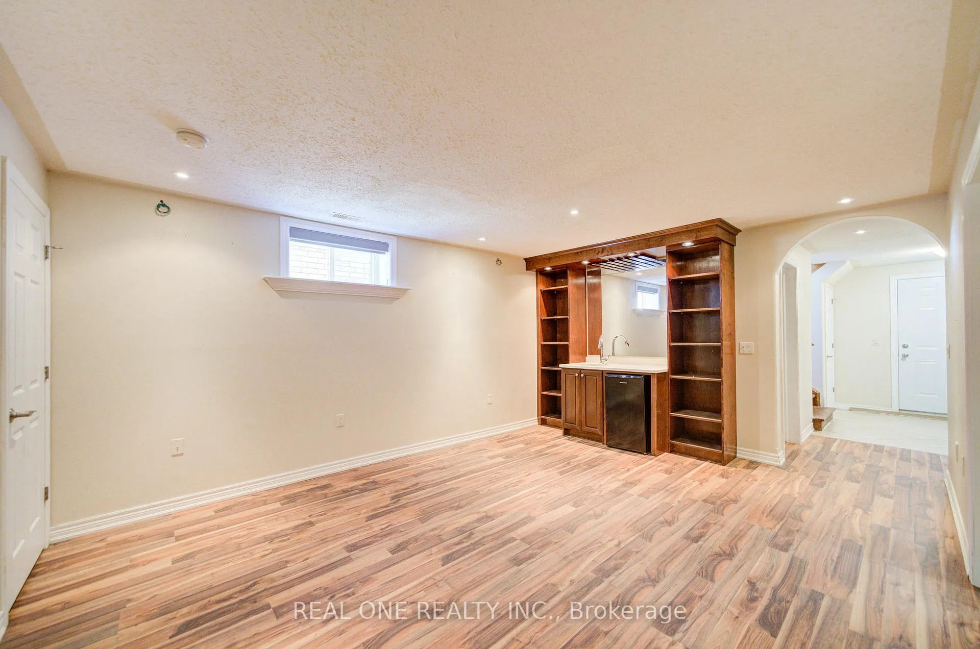 Photo 30 of 105 Milroy Drive, Peterborough, Northcrest Ward 5 — HOMEH