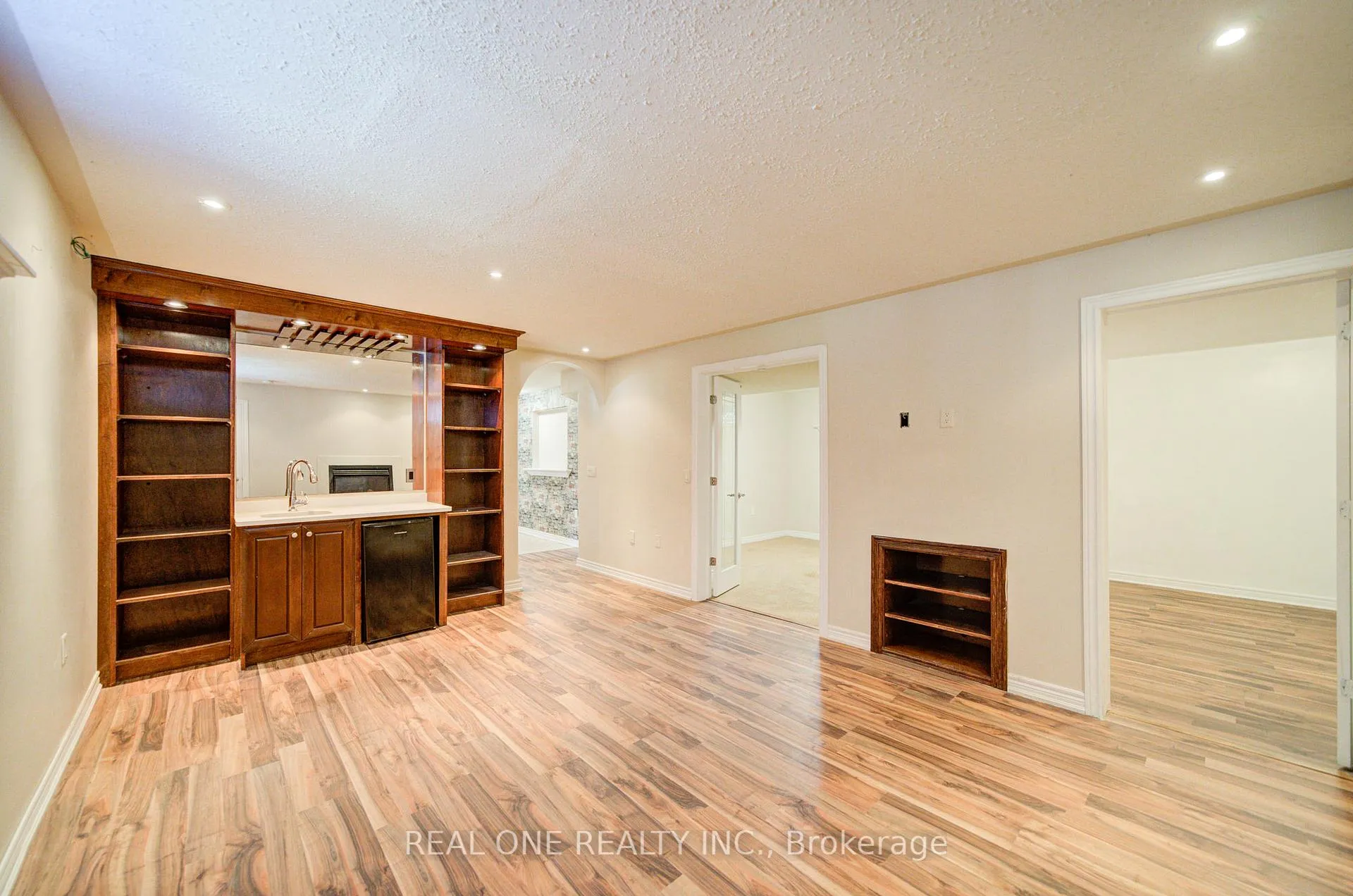 Photo 31 of 105 Milroy Drive, Peterborough, Northcrest Ward 5 — HOMEH