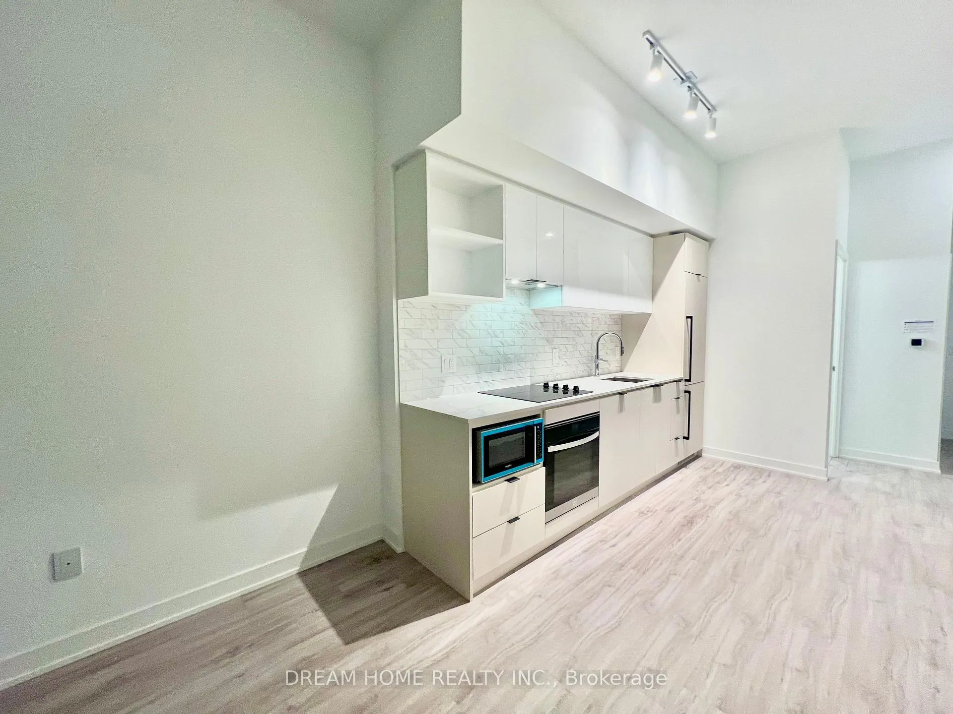 Photo 3 of Unit 902, 252 Church Street, Toronto, Church-Yonge Corridor — HOMEH