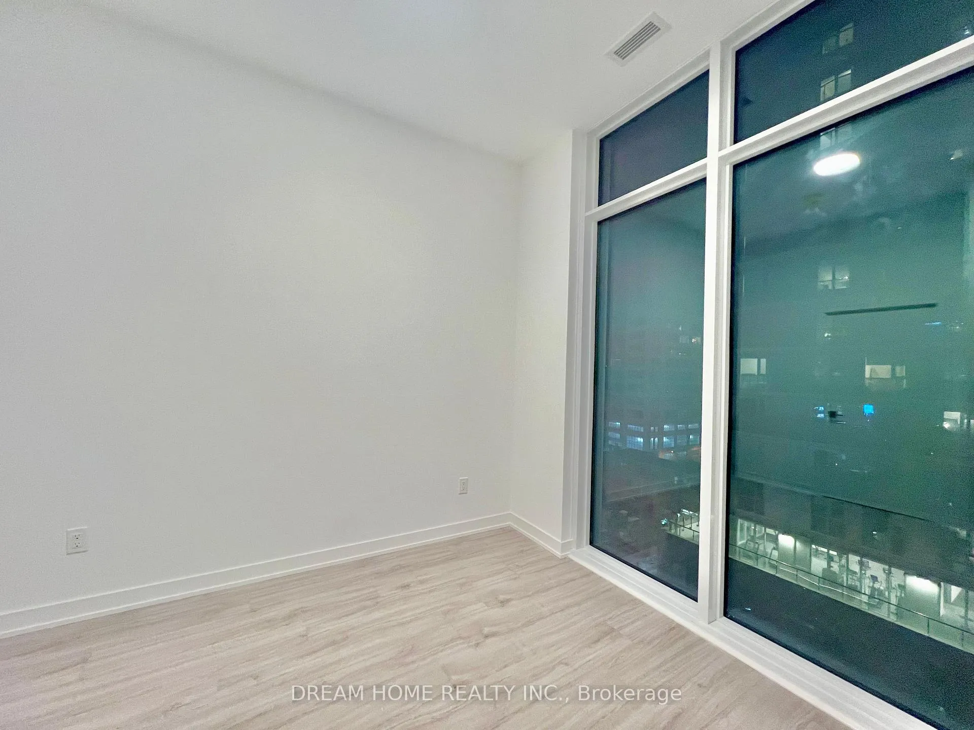 Photo 5 of Unit 902, 252 Church Street, Toronto, Church-Yonge Corridor — HOMEH