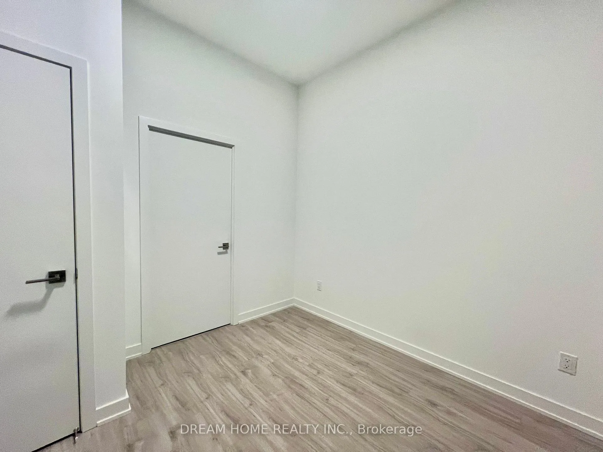 Photo 6 of Unit 902, 252 Church Street, Toronto, Church-Yonge Corridor — HOMEH