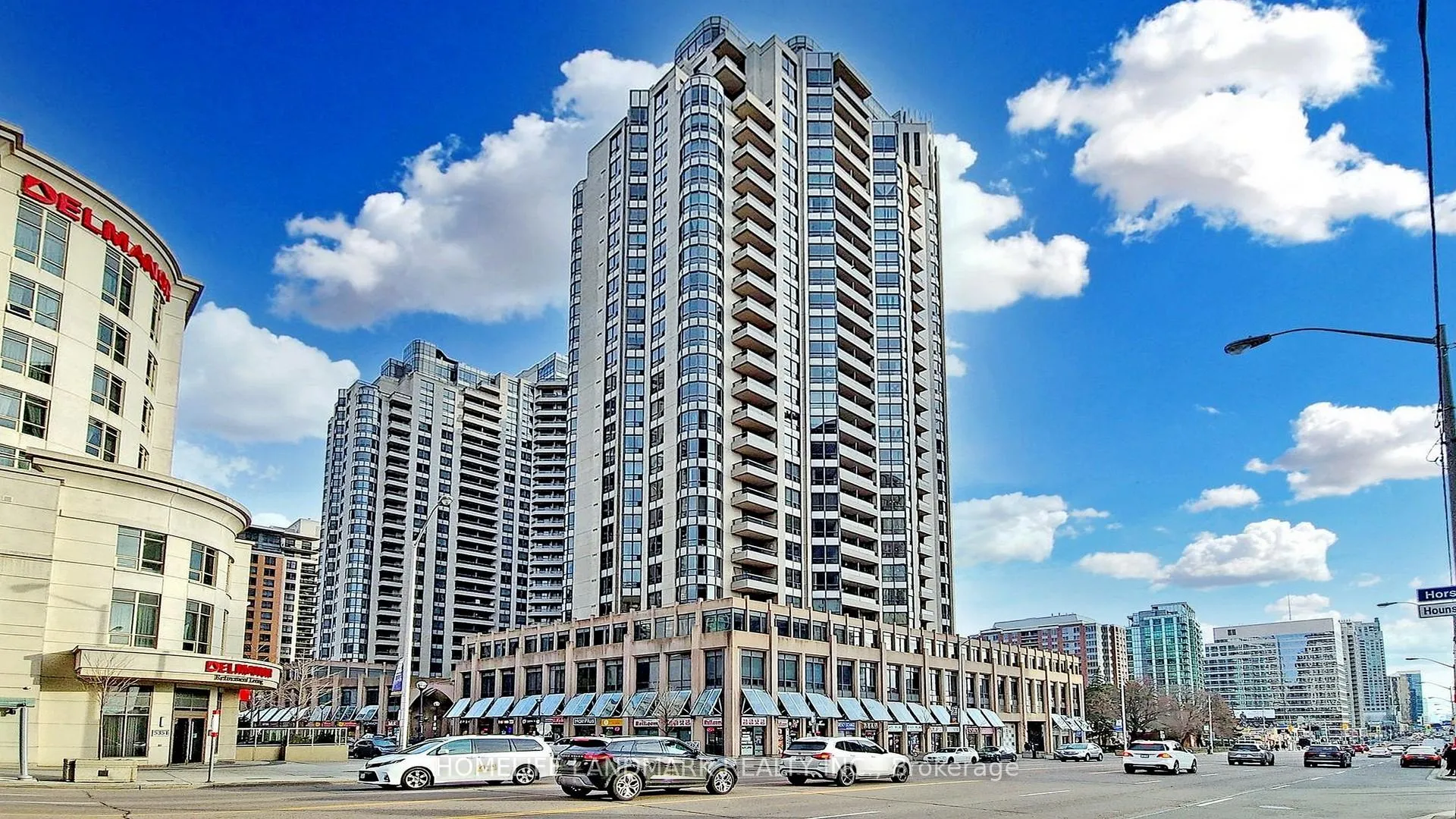 Front of Unit 809, 5 Northtown Way