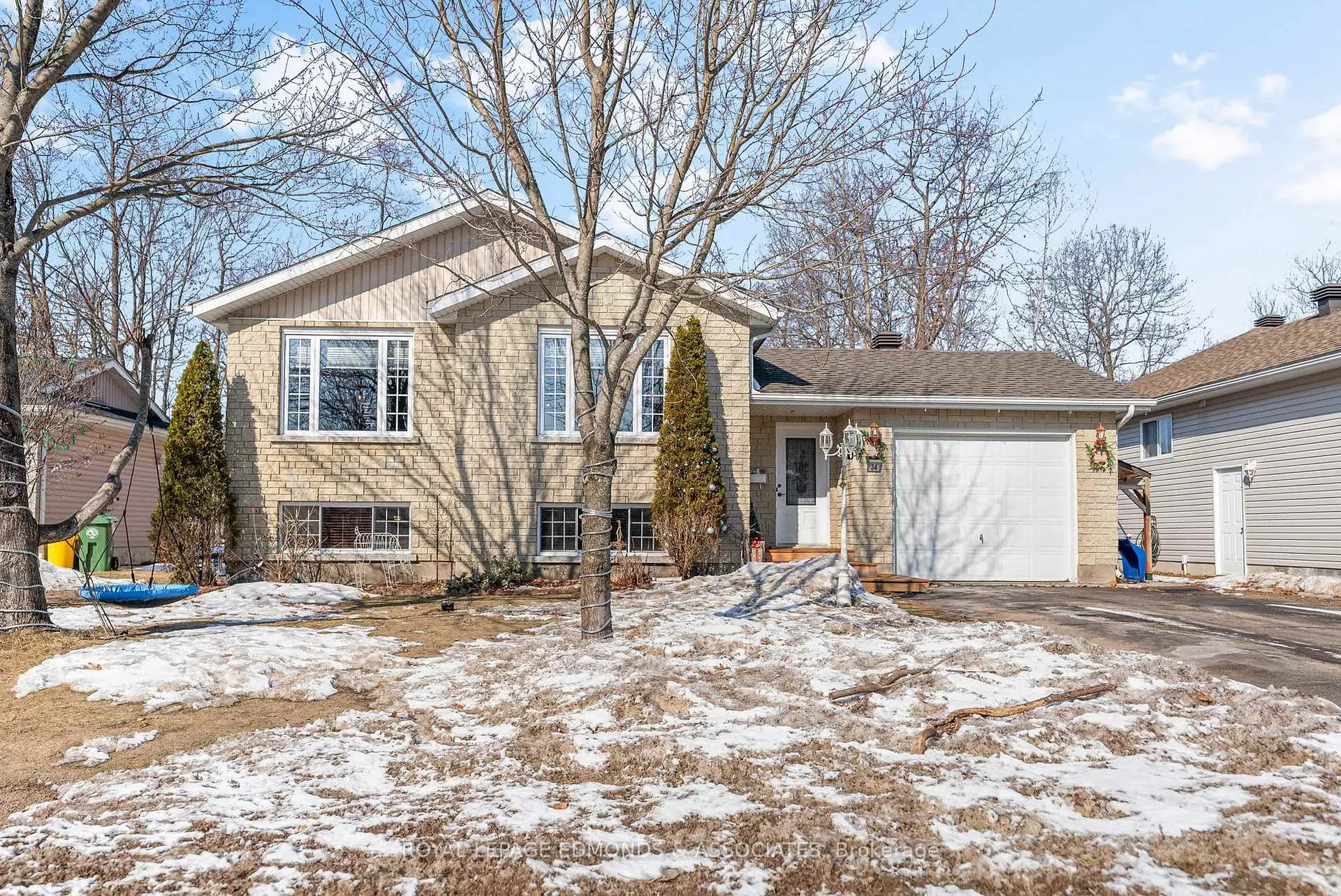 Photo 3 of 34 Bayshore Drive, Petawawa, Petawawa — HOMEH