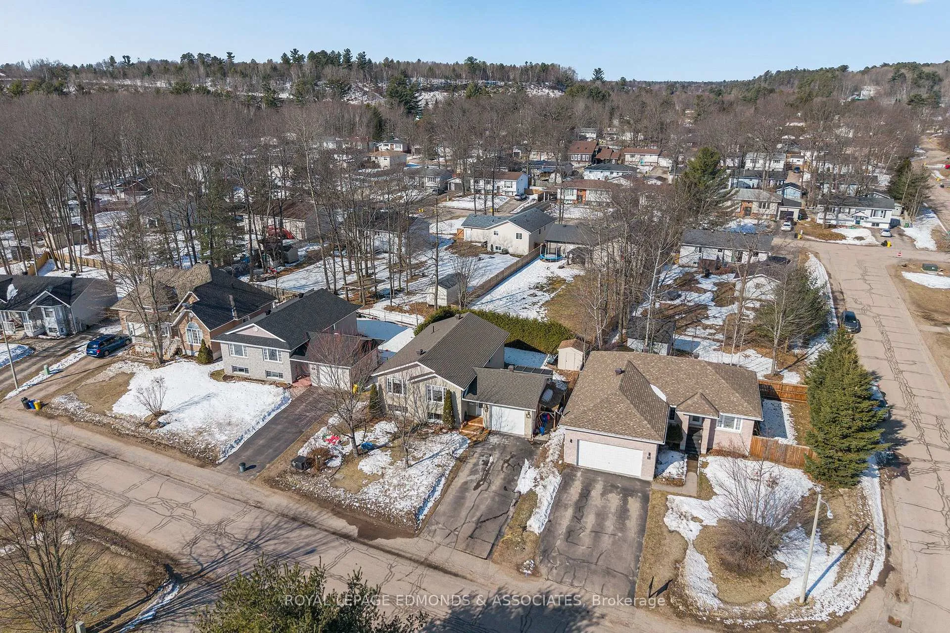 Photo 4 of 34 Bayshore Drive, Petawawa, Petawawa — HOMEH