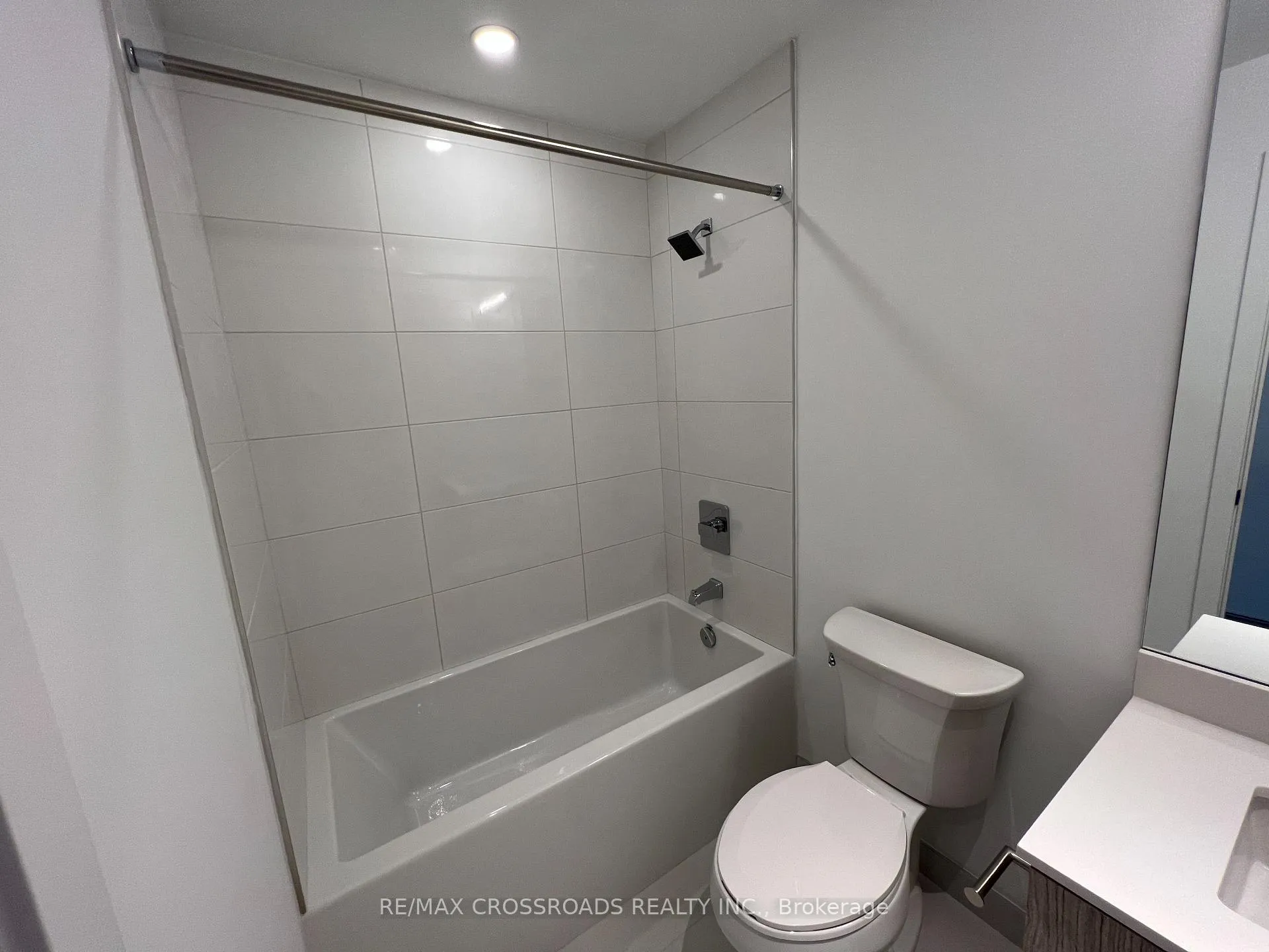Photo 3 of Unit 3508, 395 Bloor Street E, Toronto, North St. James Town — HOMEH