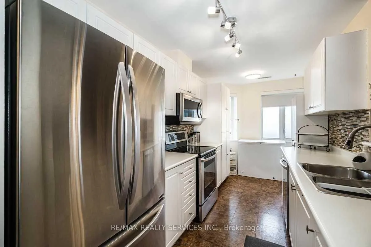 Photo 6 of Unit 508, 10 Dayspring Circle, Brampton, Goreway Drive Corridor — HOMEH
