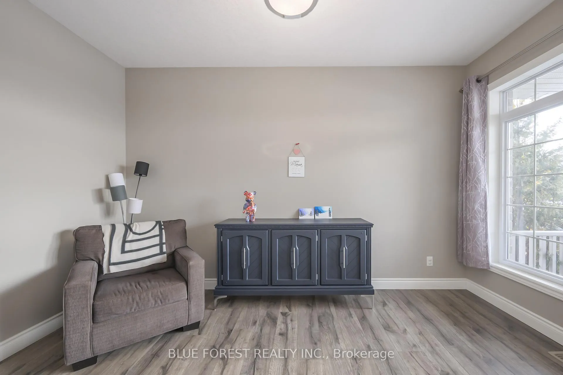 Photo 6 of 7 St Andrews Drive, St. Thomas — HOMEH