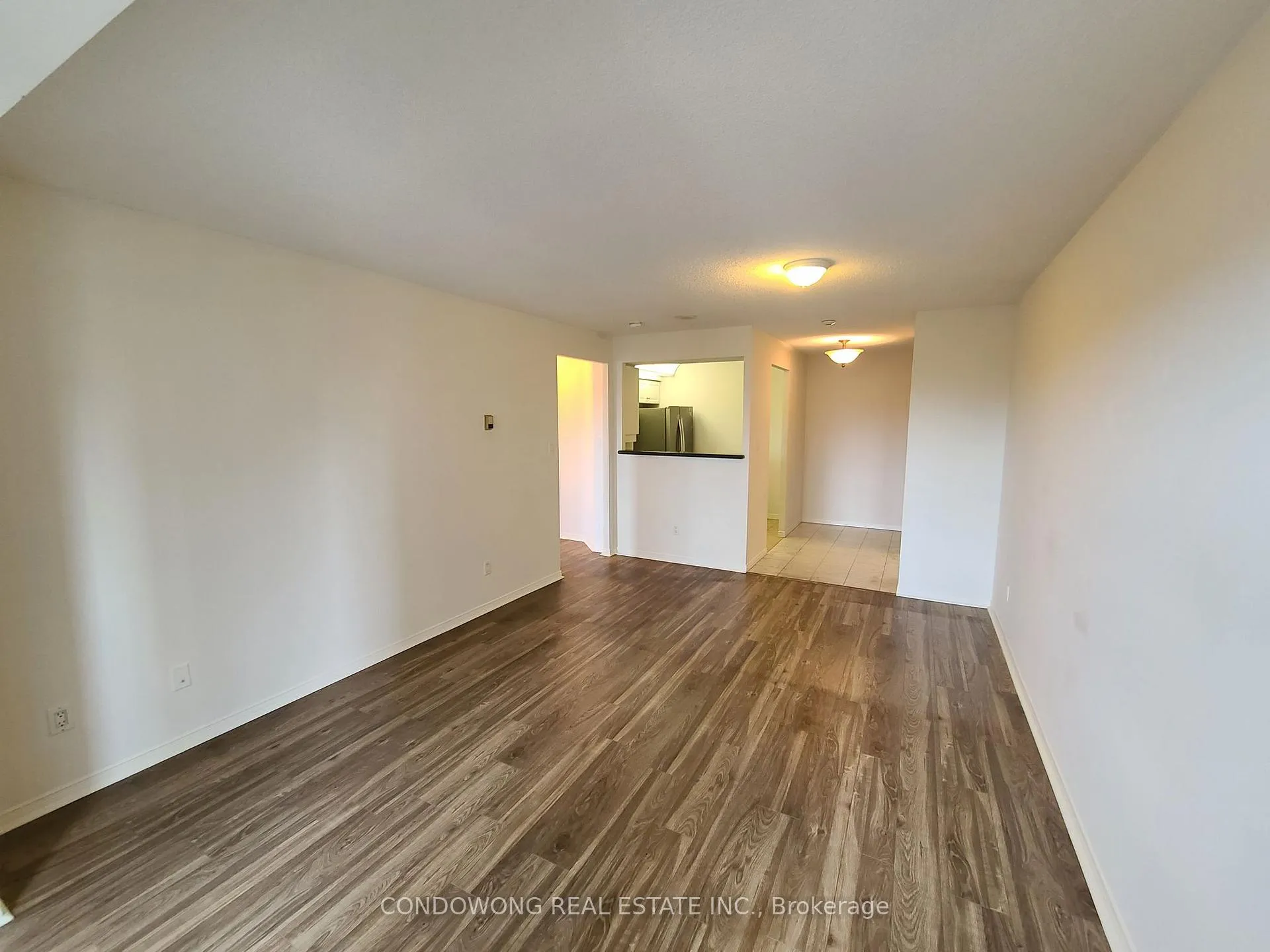 Front of Unit 909, 38 Avoca Avenue