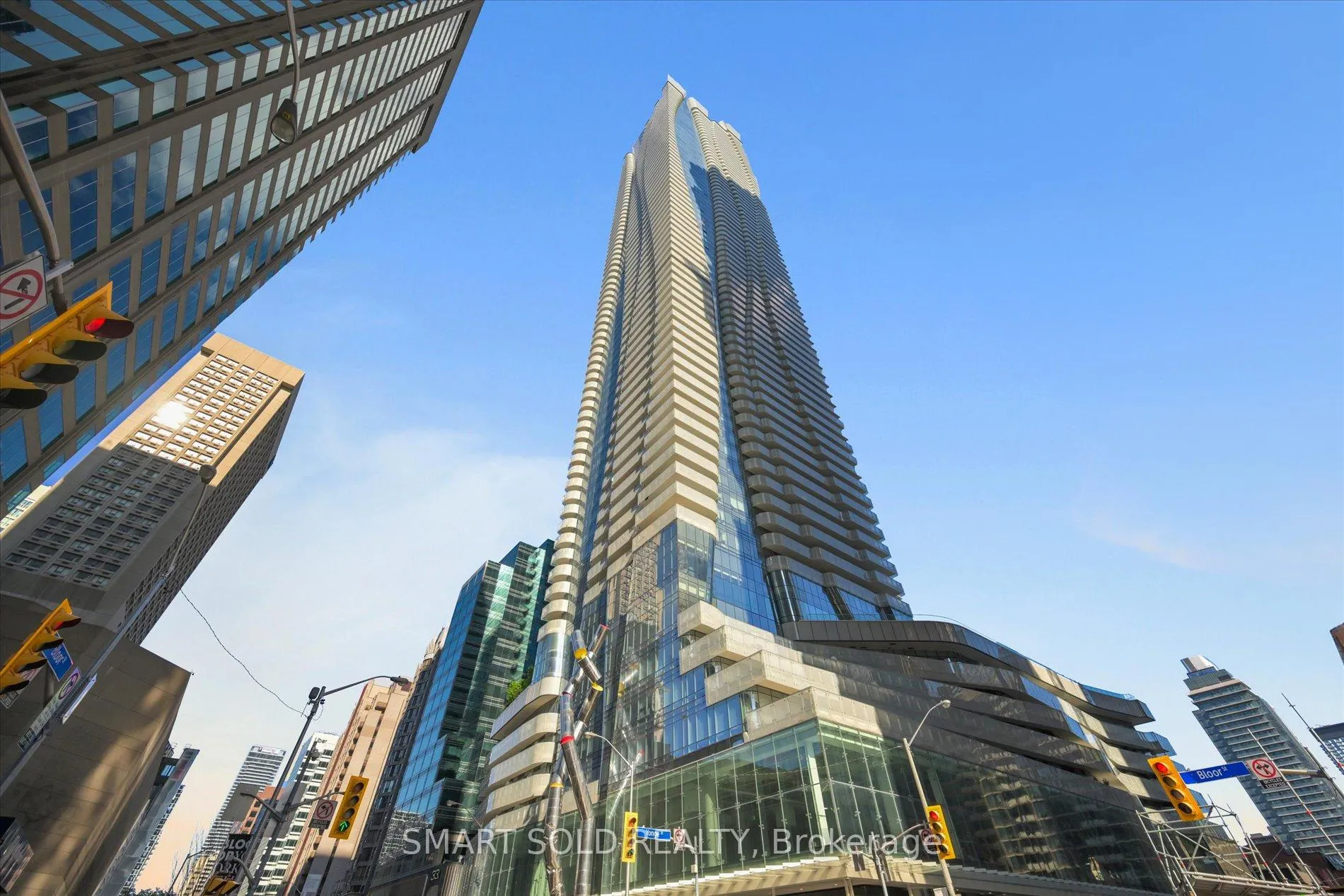 Front of Unit 4002, 1 Bloor Street E