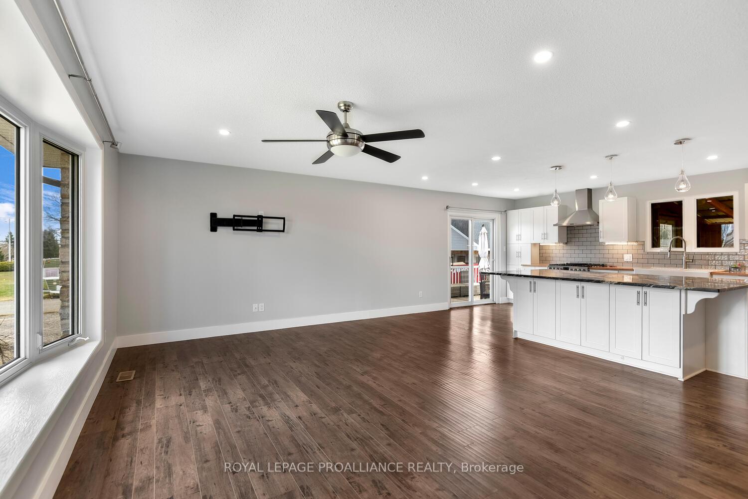 Photo 2 of 24 Frederick Street, Edwardsburgh/Cardinal, Edwardsburgh/Cardinal Twp — HOMEH