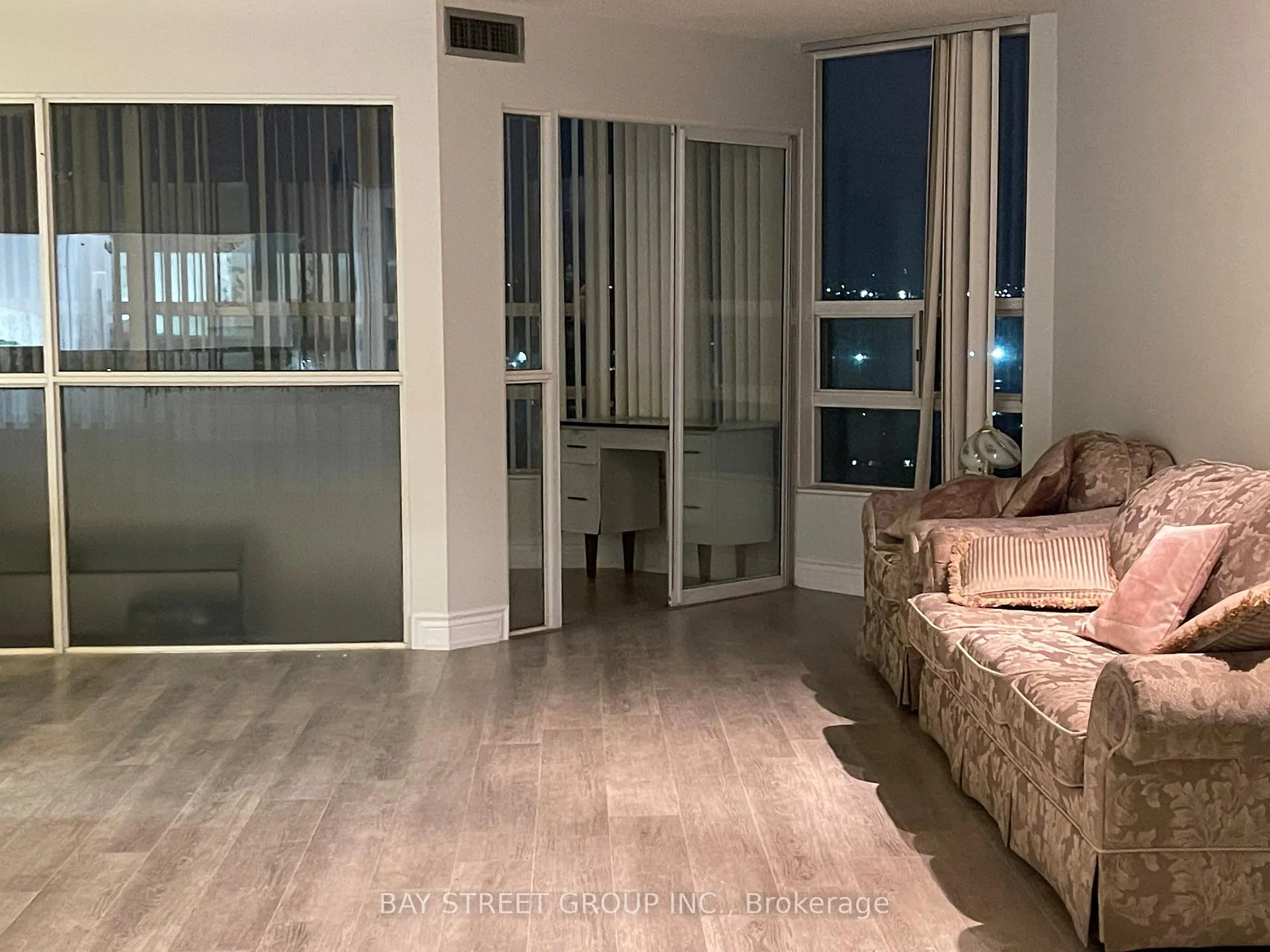 Photo 8 of Unit 824, 7905 Bayview Ave S, Markham, Aileen-Willowbrook — HOMEH