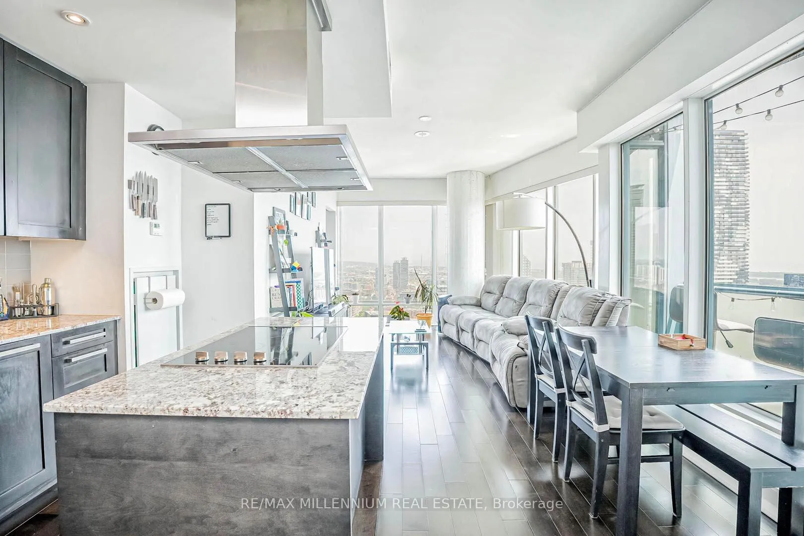 Photo 2 of Unit 4310, 8 The Esplanade, Toronto, Waterfront Communities — HOMEH